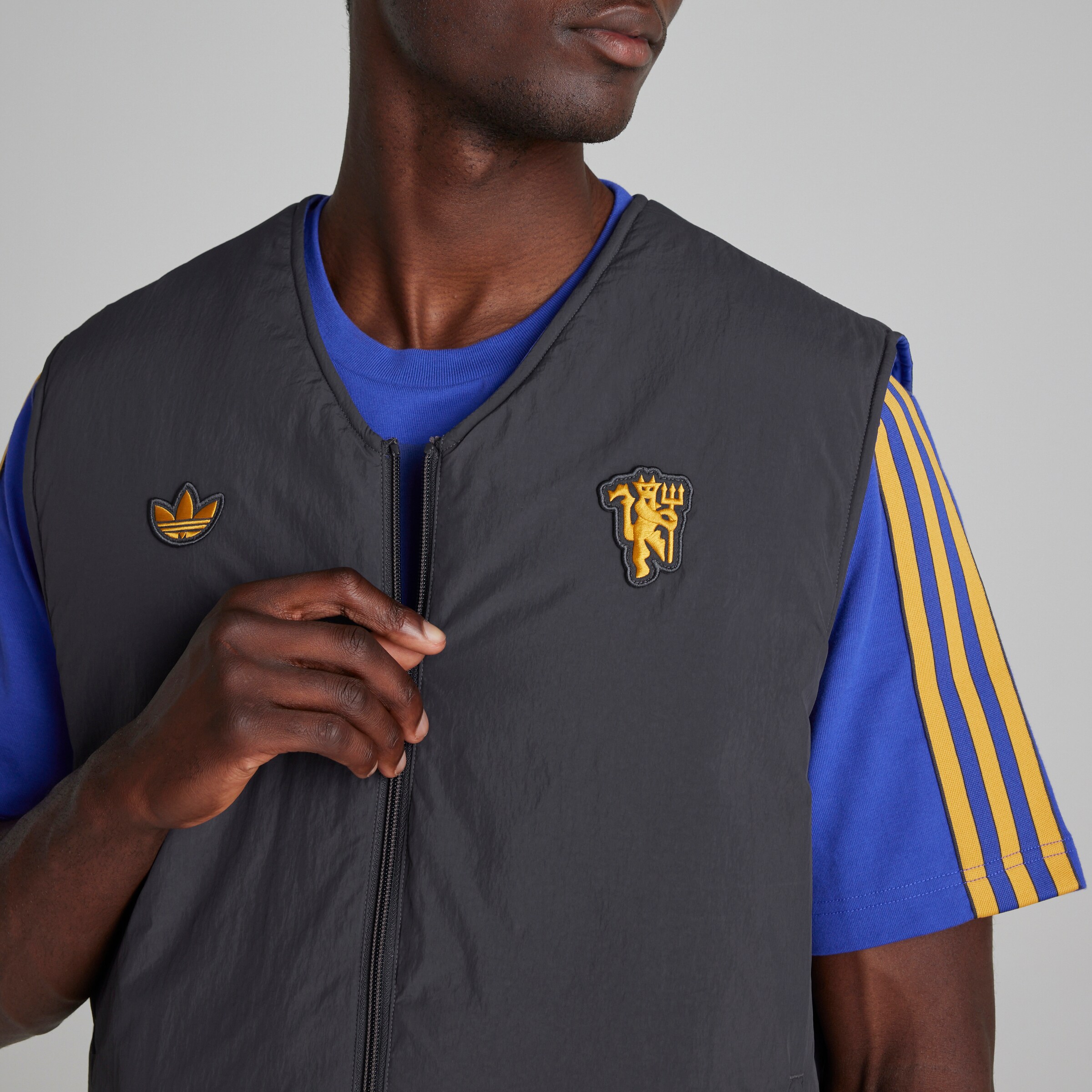 Manchester United Terrace Icons Vest Black Detail [4-6]