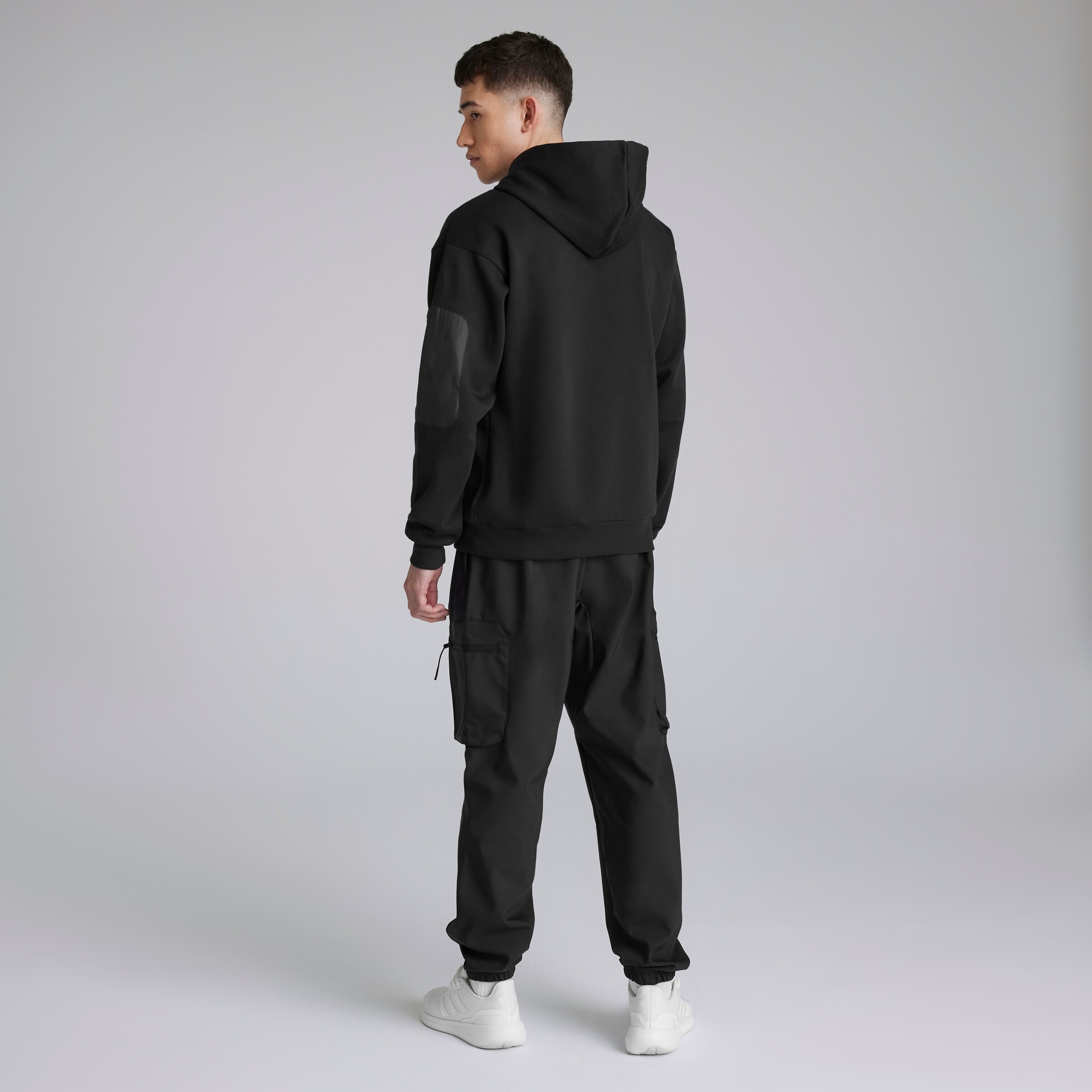 Manchester United x adidas City Escape Cargo Pant Black Black Detail [2-5]