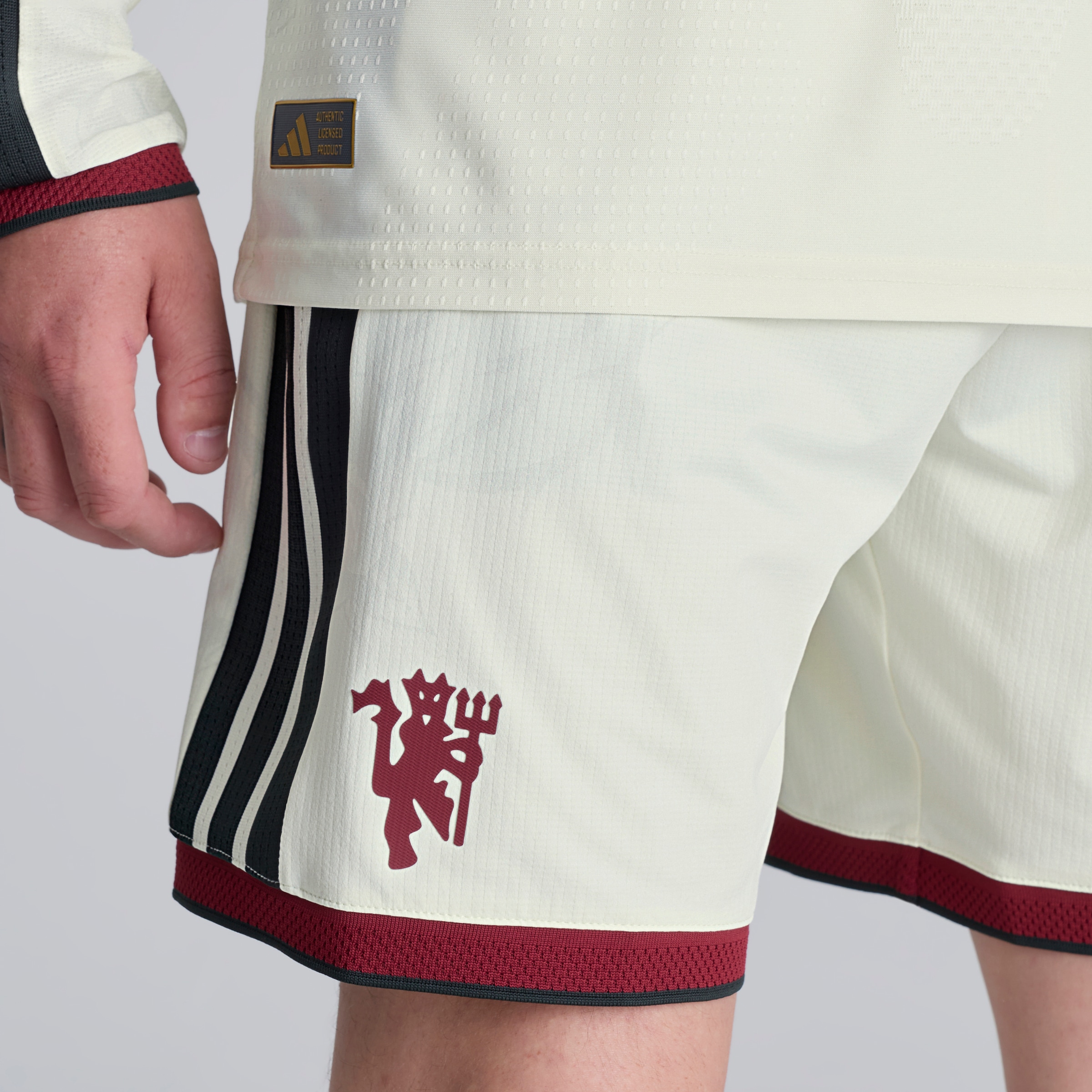 Manchester United 26/27 Third Authentic Shorts Cream Beige Detail [5-6]
