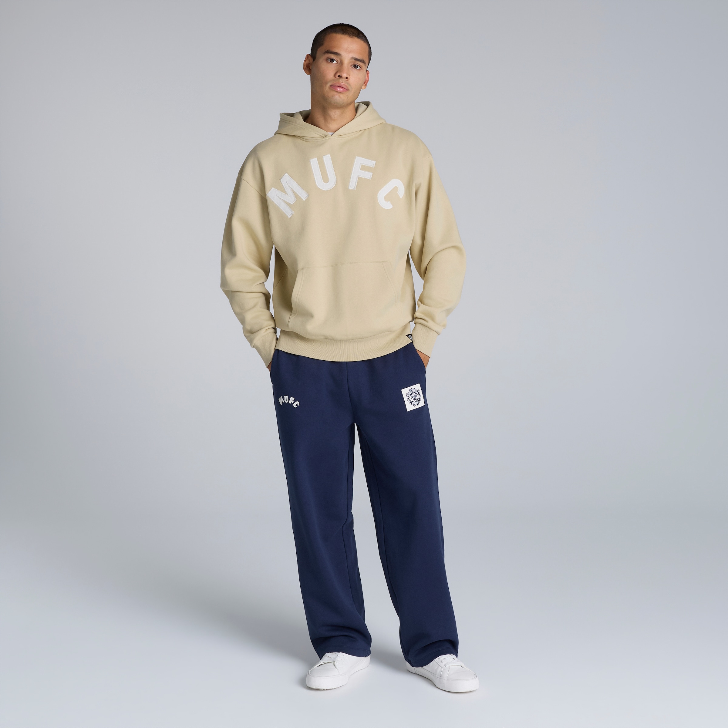 Manchester United Heritage Hoodie Stone Beige Detail [3-5]