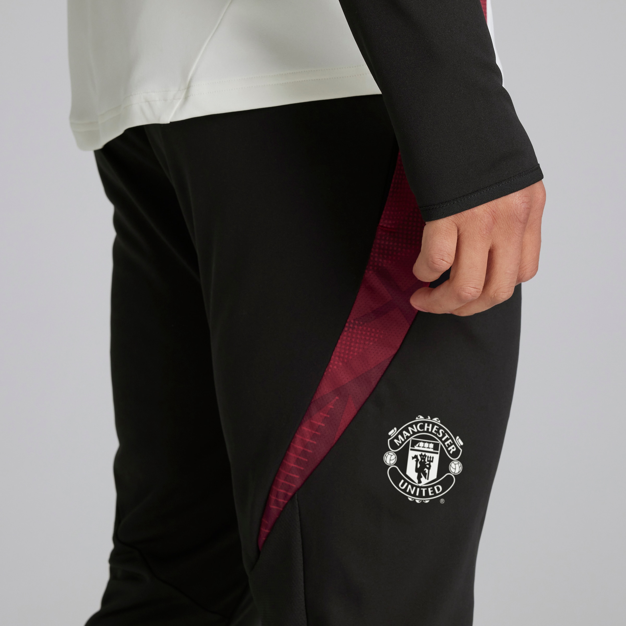 Manchester United Mens Training Tiro 24 Pants Black Black Detail [4-6]