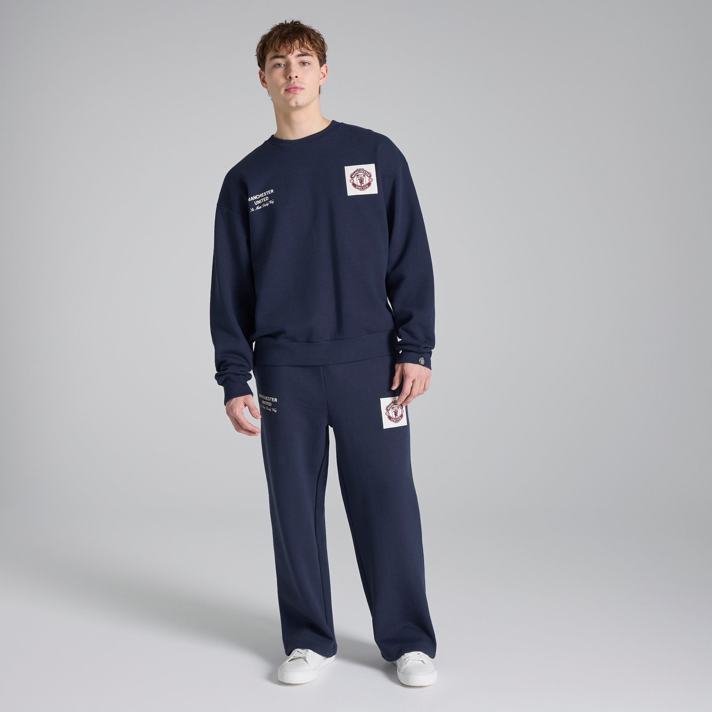 Manchester United Theatre of Dreams Sweatshirt Navy Navy blue Detail [3-5]