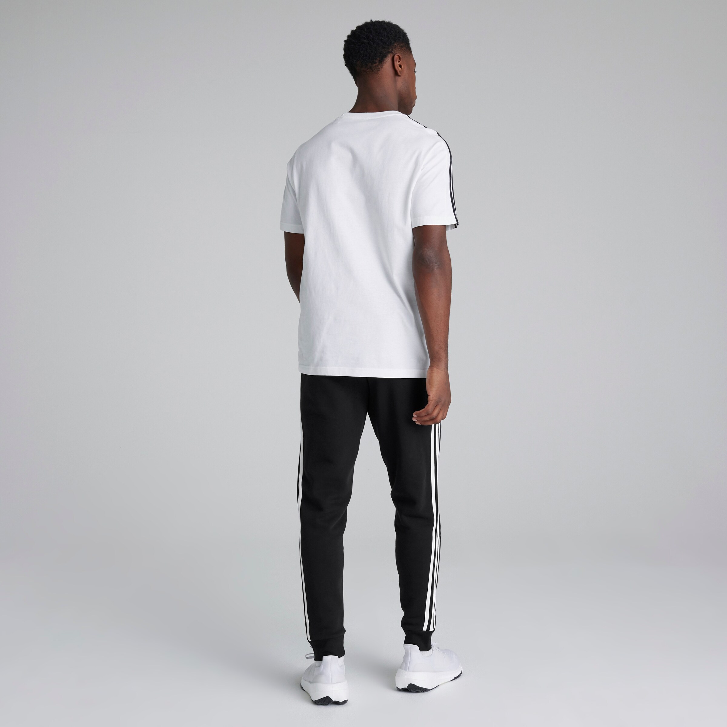 Manchester United x adidas Essentials Fleece 3-Stripes Joggers Black Noir Détail [2-5]