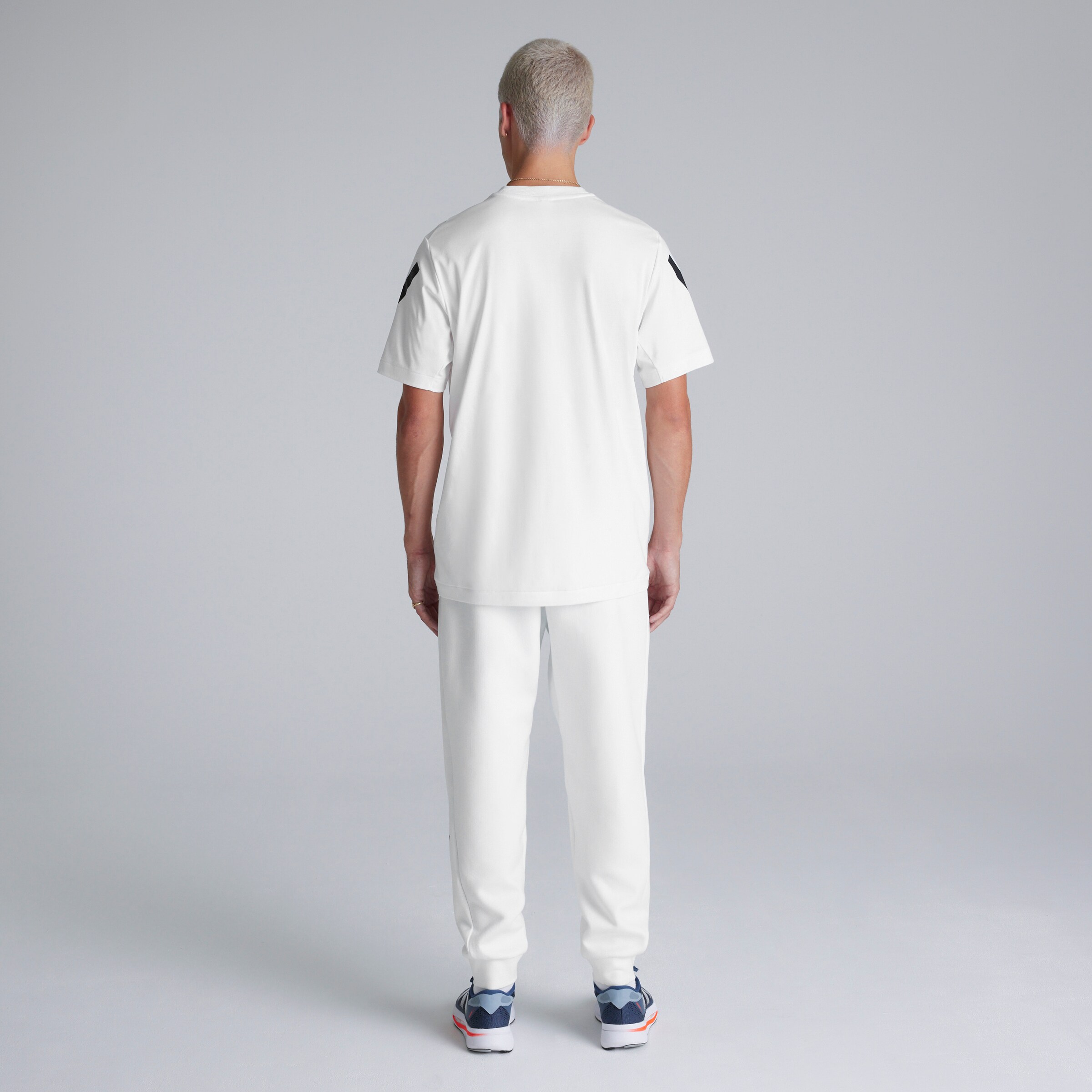 Manchester United x adidas Z.N.E. Tracksuit Bottoms White White Detail [2-6]