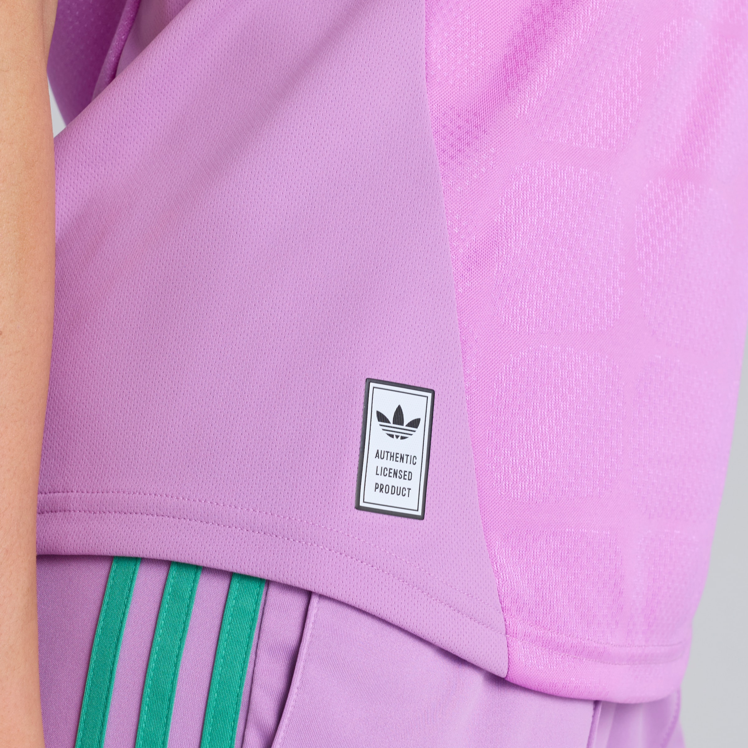 Manchester United Womens 26/27 Away Goalkeeper Short Sleeve Jersey Purple Lila Detail [5-6]