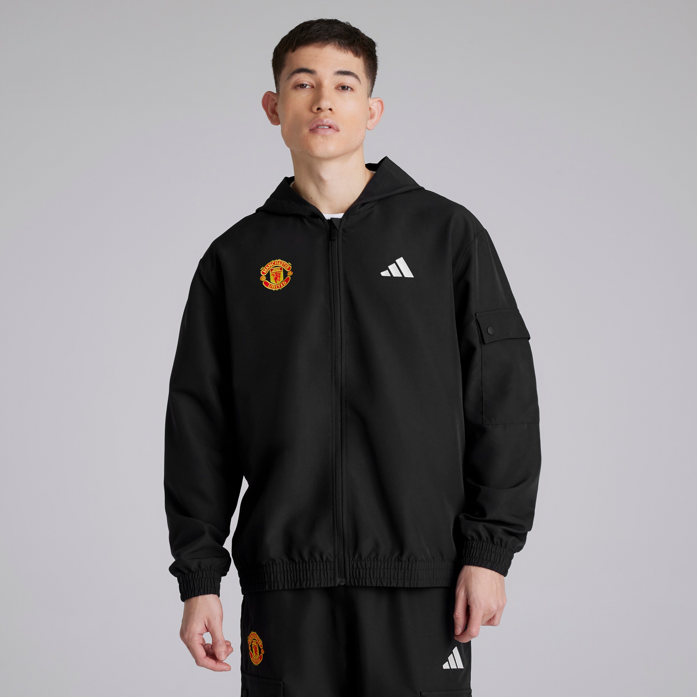 adidas Manchester United セットアップ ナイロン上下 黒 Buy Manchester United x adidas Essentials Woven Cargo