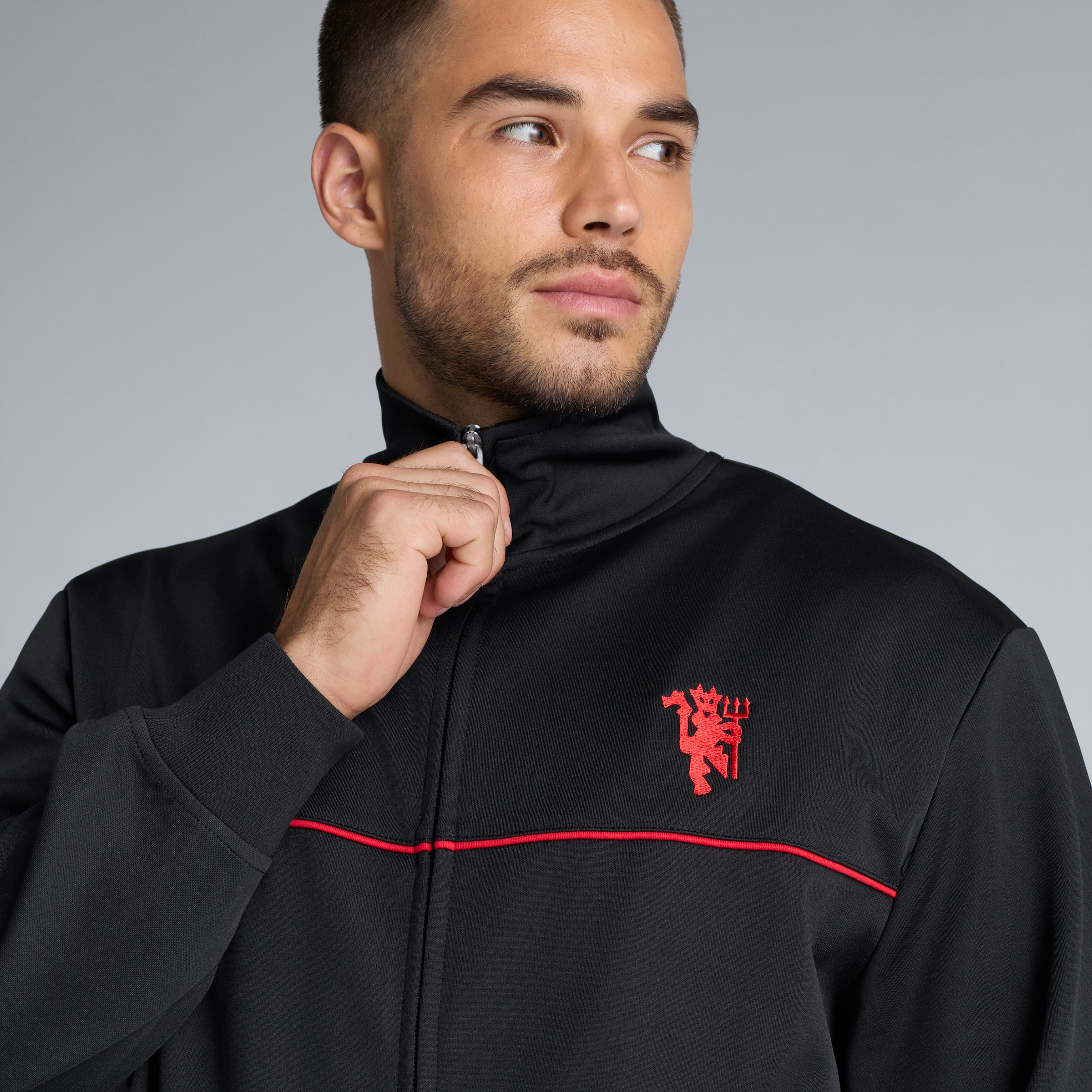 Manchester United There's Nothing on Earth Like Being a Red Track Jacket Black Negro Detalle [4-5]