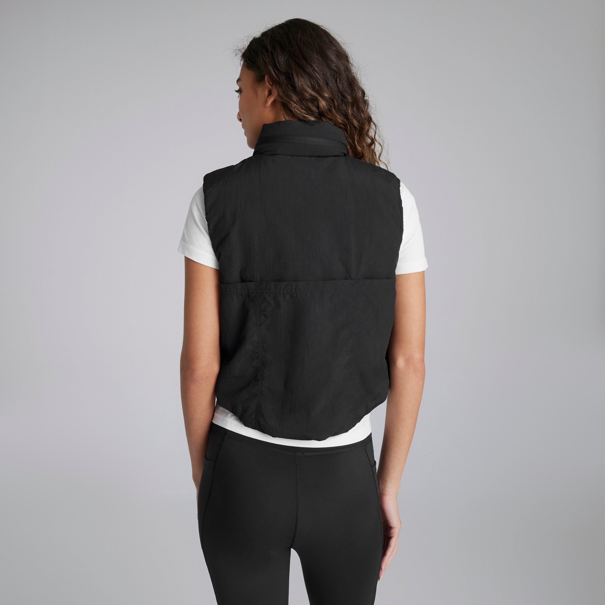 Manchester United x adidas Womens City Escape Cropped Gilet Black Black Detail [2-5]