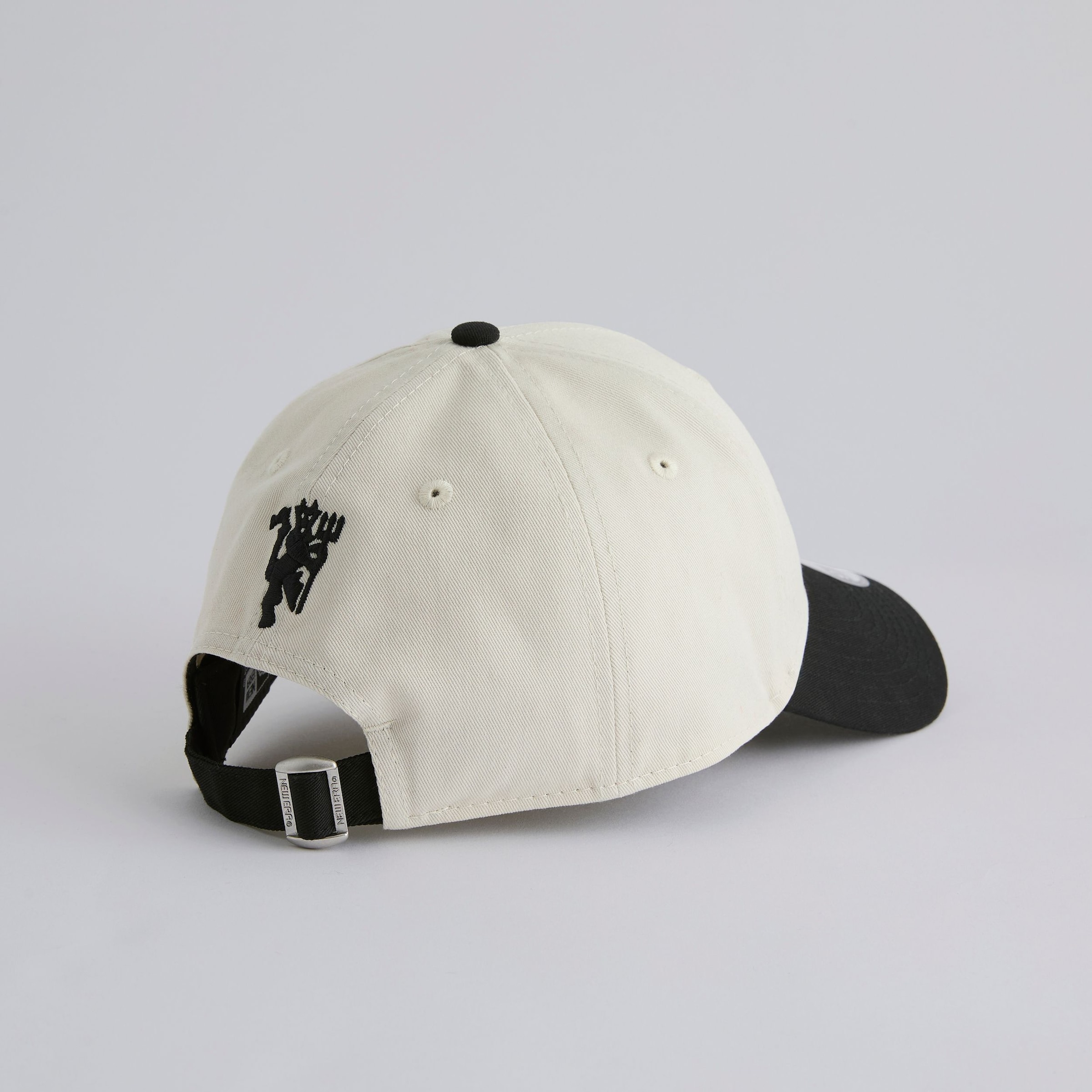 Manchester United x New Era Womens 9Forty Contrast Cap Cream Beige Detail [4-5]