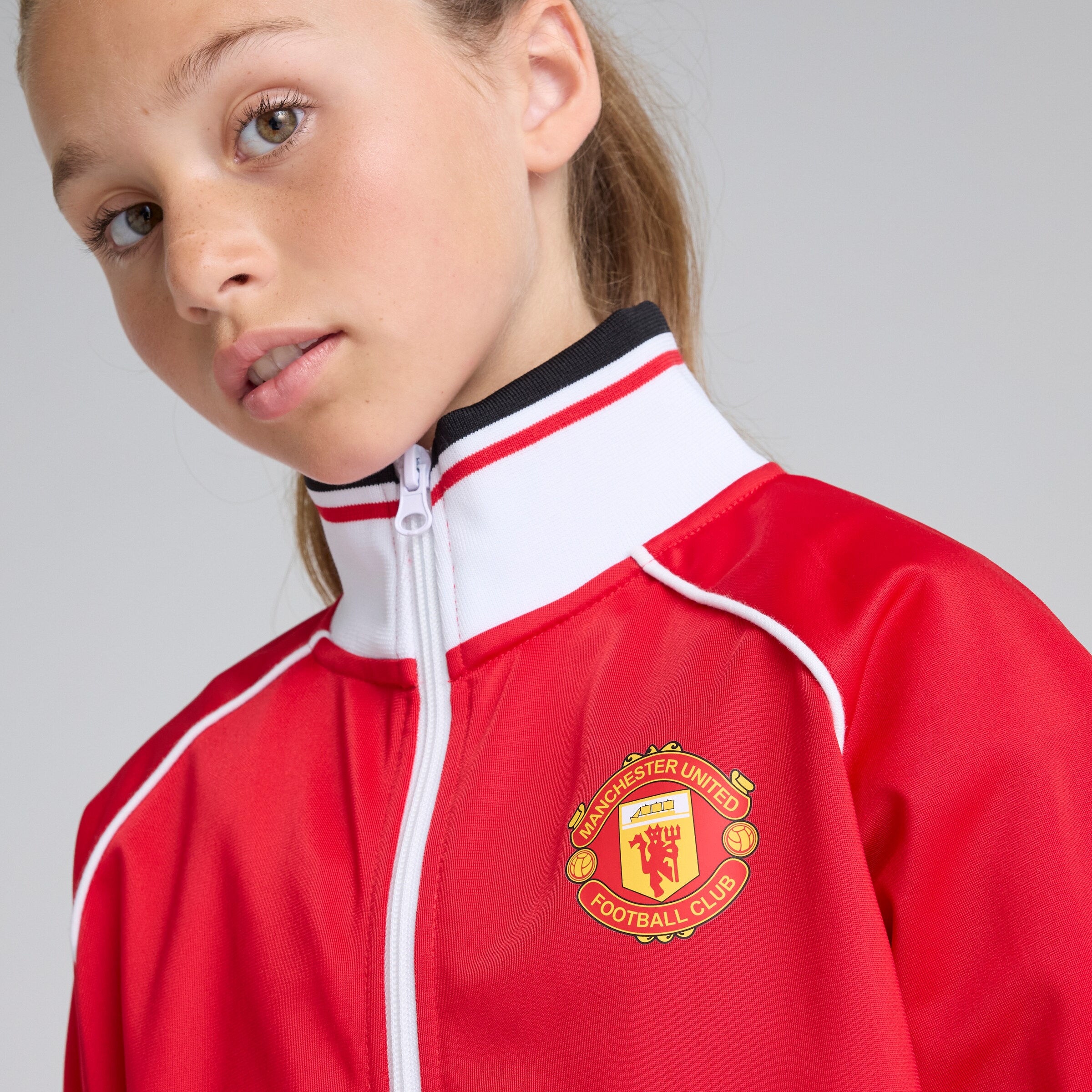 Manchester United Kids 1999 Home Inspired Full-Zip Track Jacket Red Red Detail [5-5]