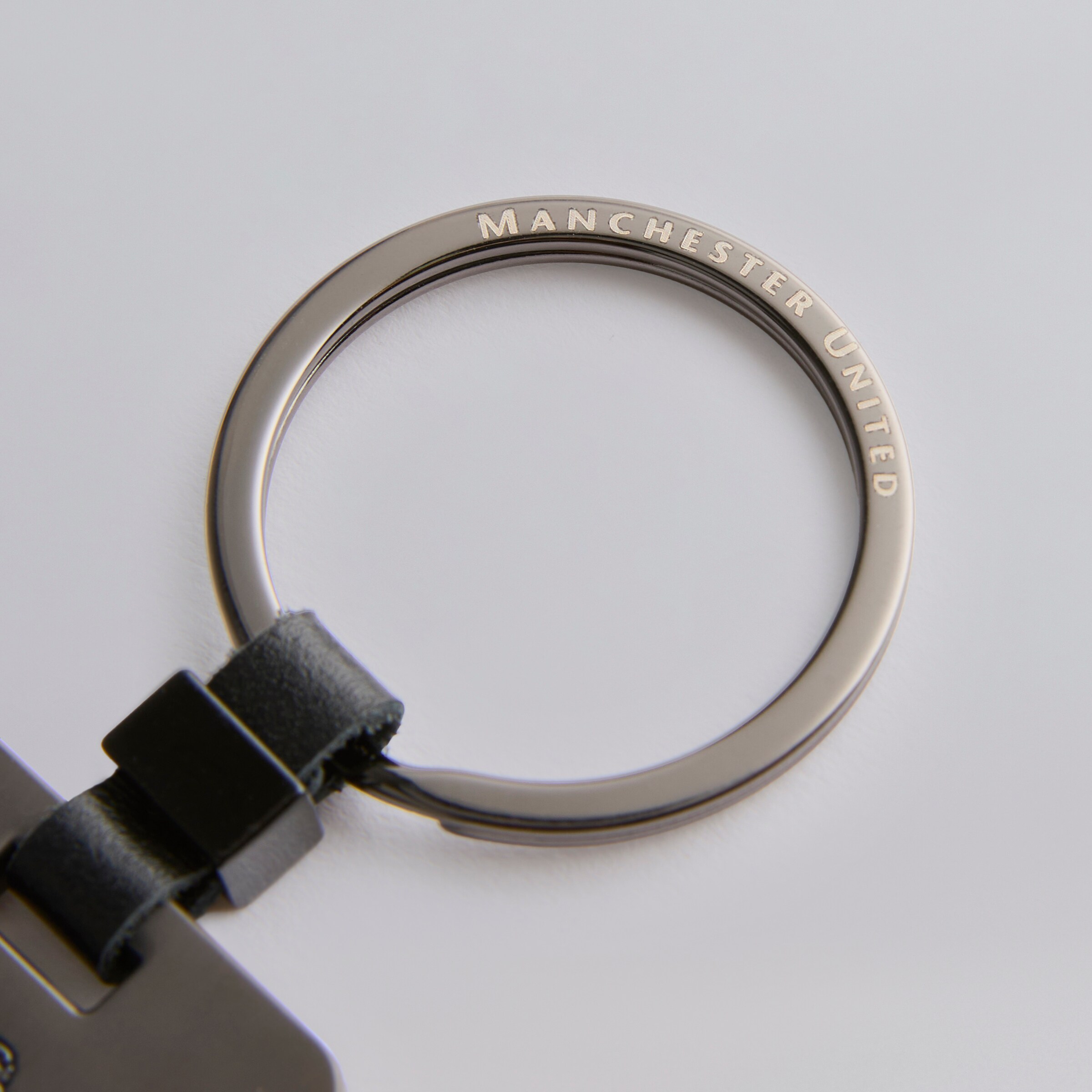 Manchester United Galvanised Keyring Black Black Detail [4-4]