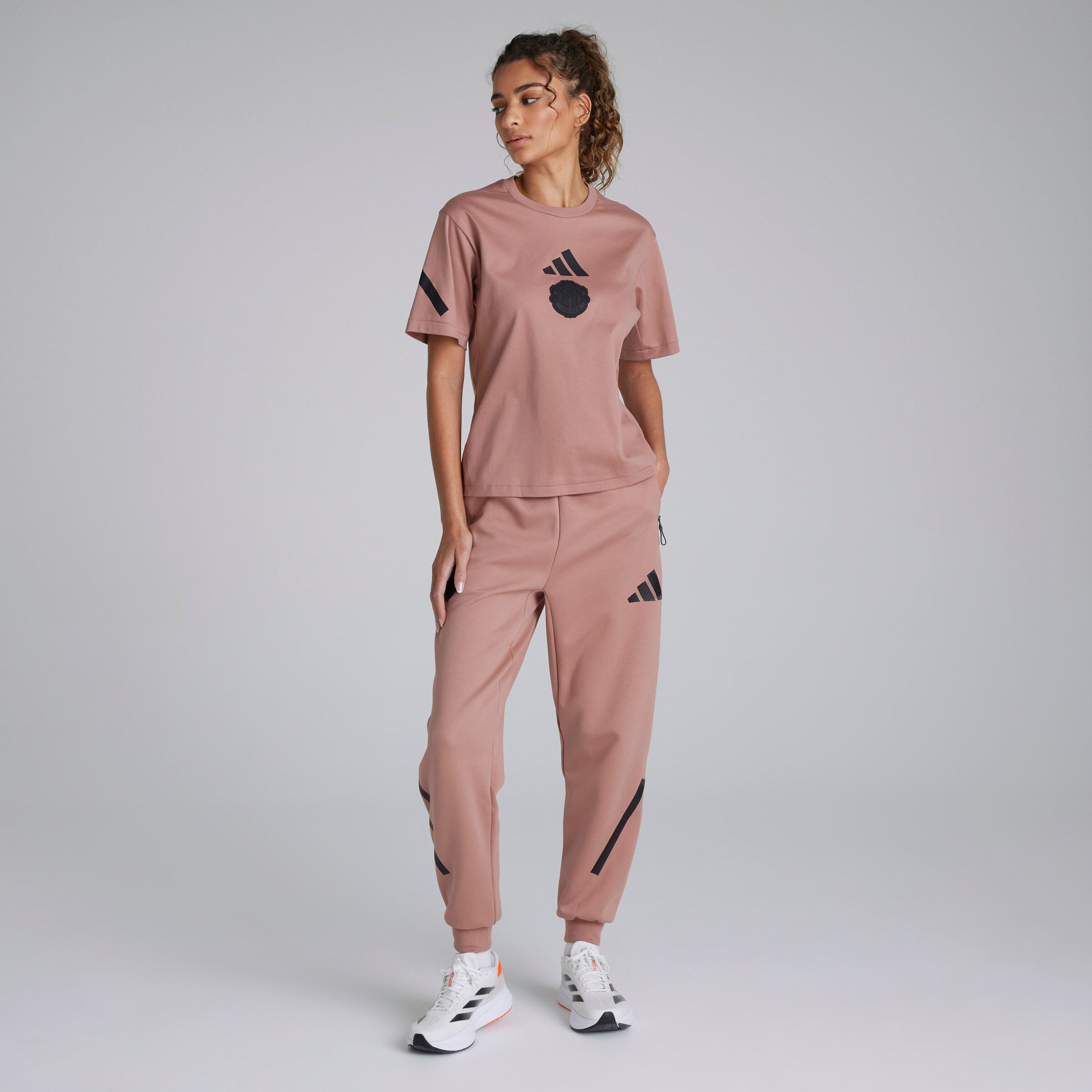 Manchester United x adidas Womens Z.N.E. Tracksuit Bottoms Pink Detail [3-5]