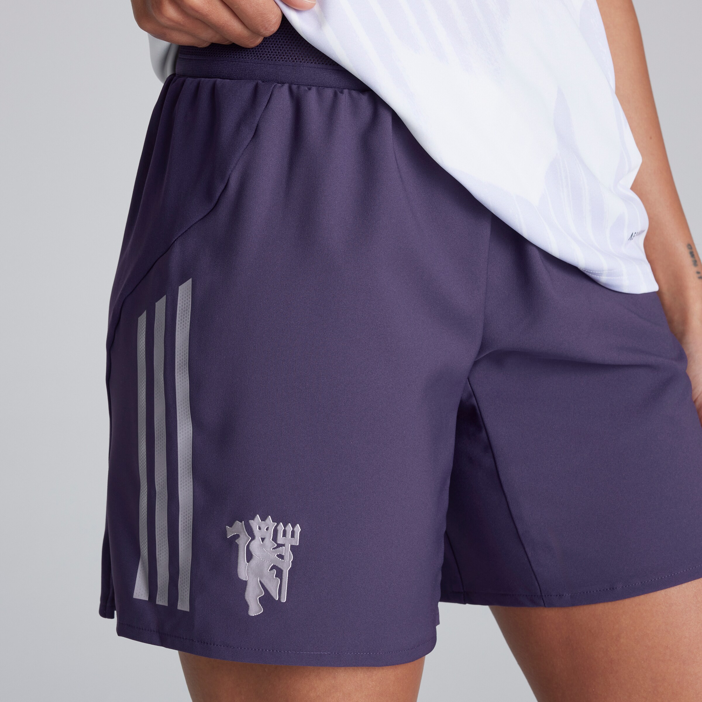 Manchester United 25/26 Womens Away Authentic Short Purple Violet Détail [5-5]