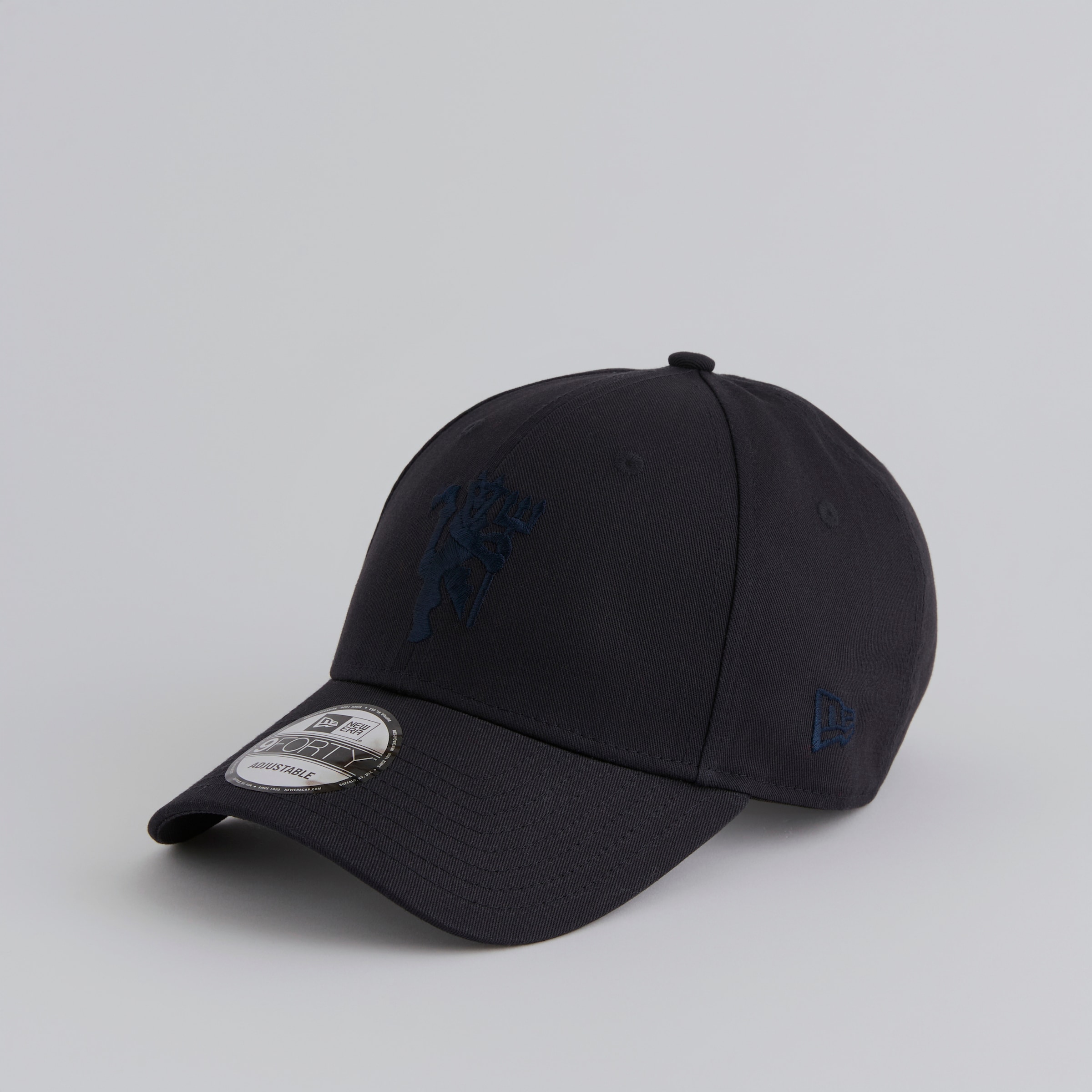 Manchester United x New Era Tonal Devil 9Forty Cap Navy Navy blue Detail [3-5]