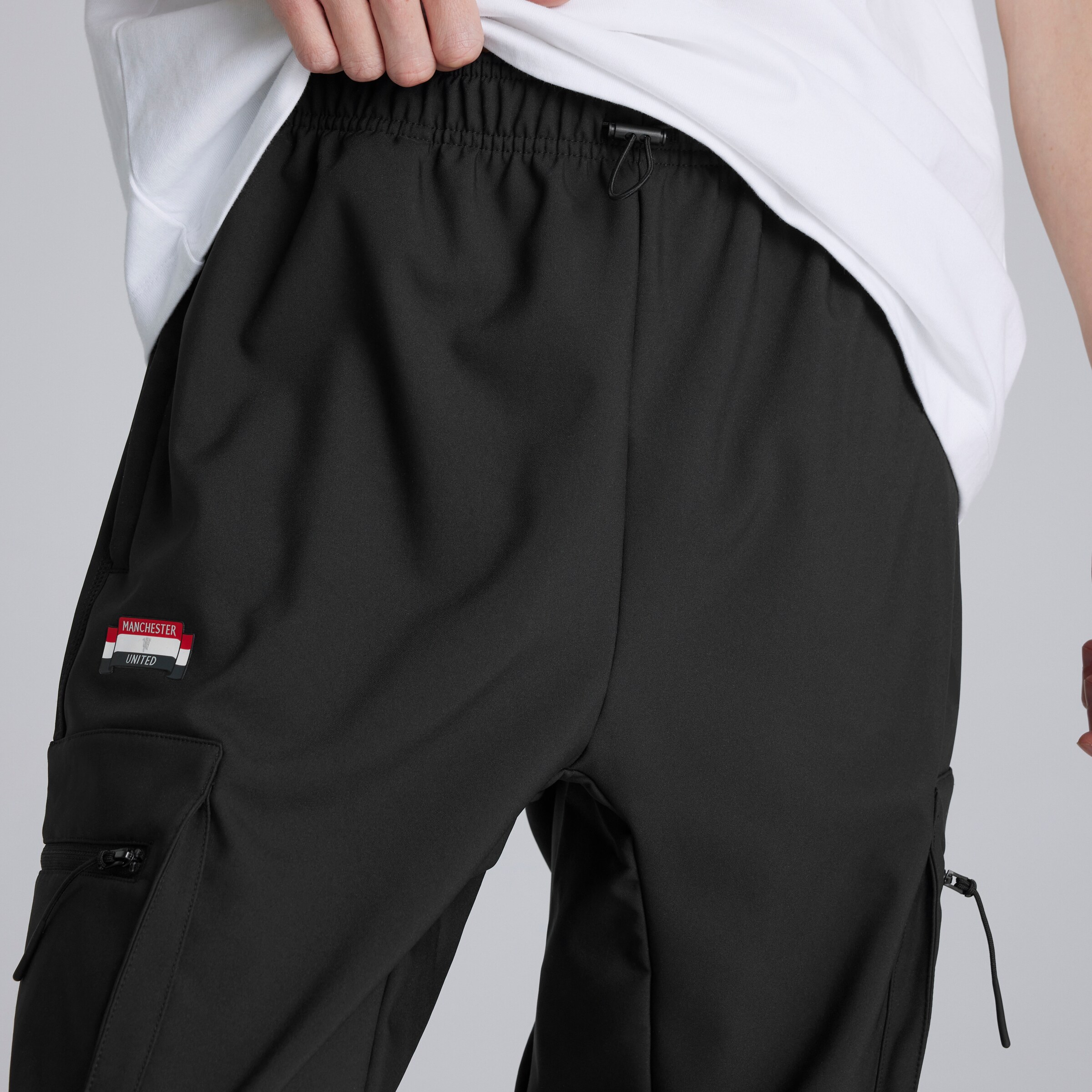 Manchester United x adidas City Escape Cargo Pant Black Black Detail [5-5]