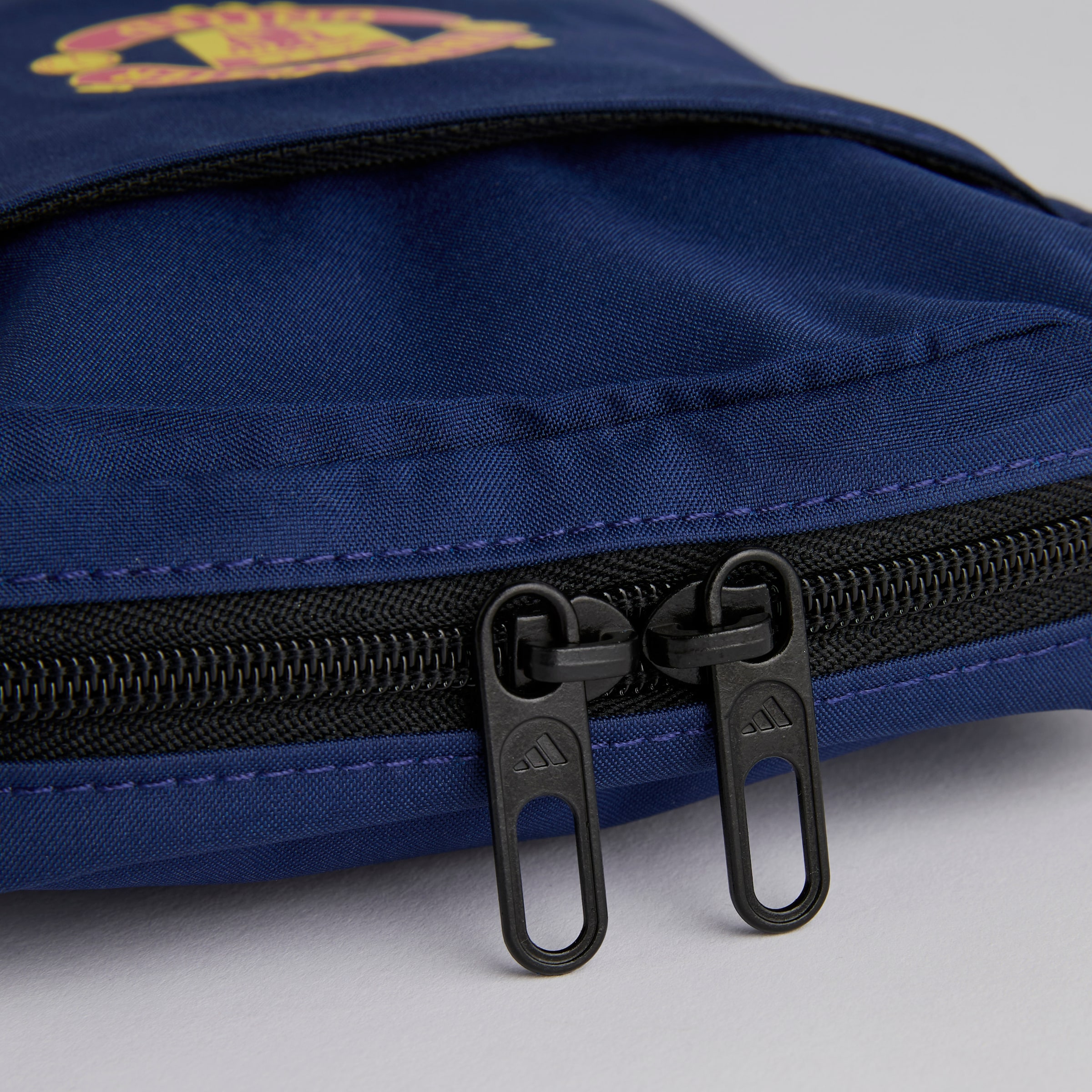 Manchester United x adidas Essentials Linear Organiser Blue Blue Detail [4-4]