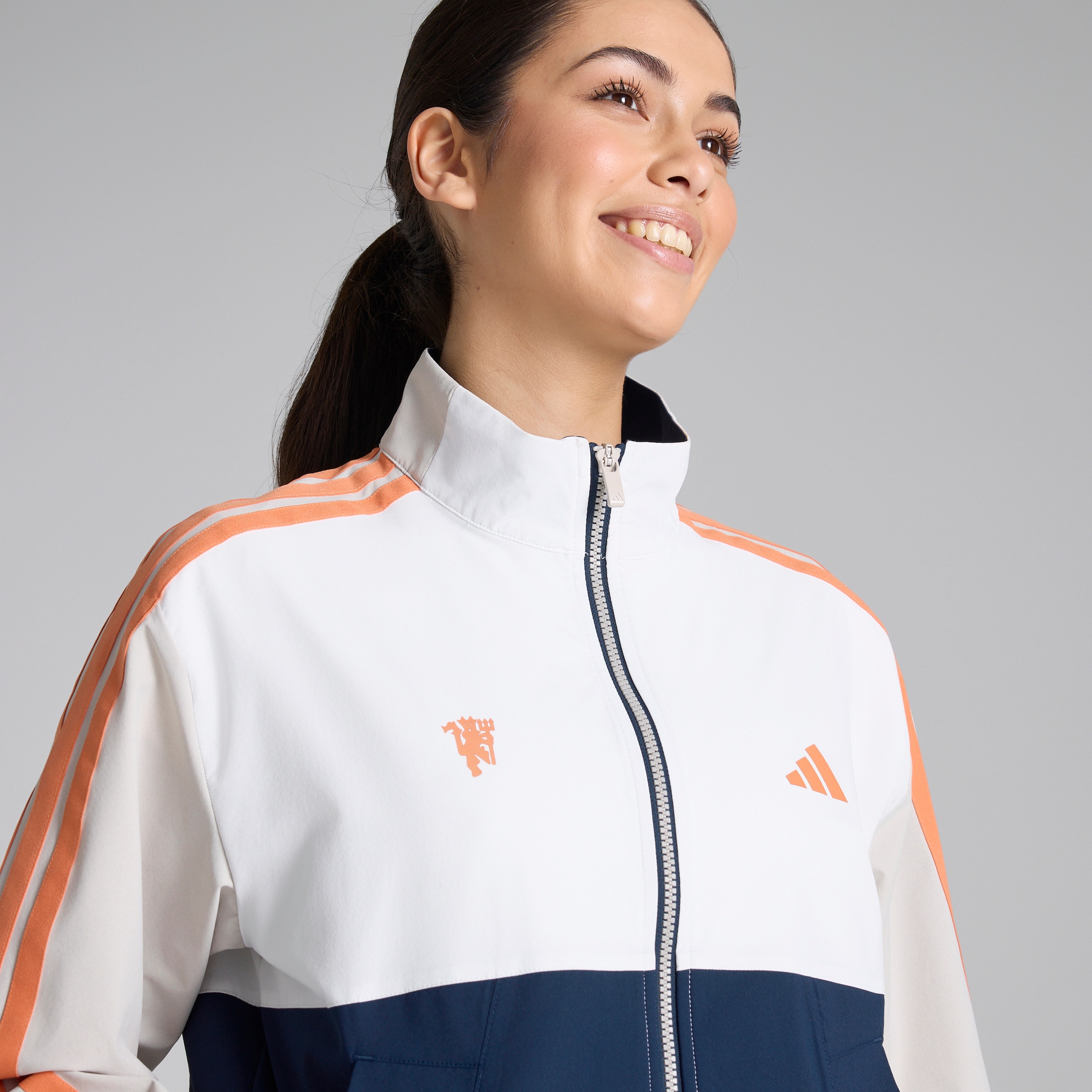 Manchester United x adidas Womens Golf Beyond The Course Jacket Navy Navy blue Detail [6-6]
