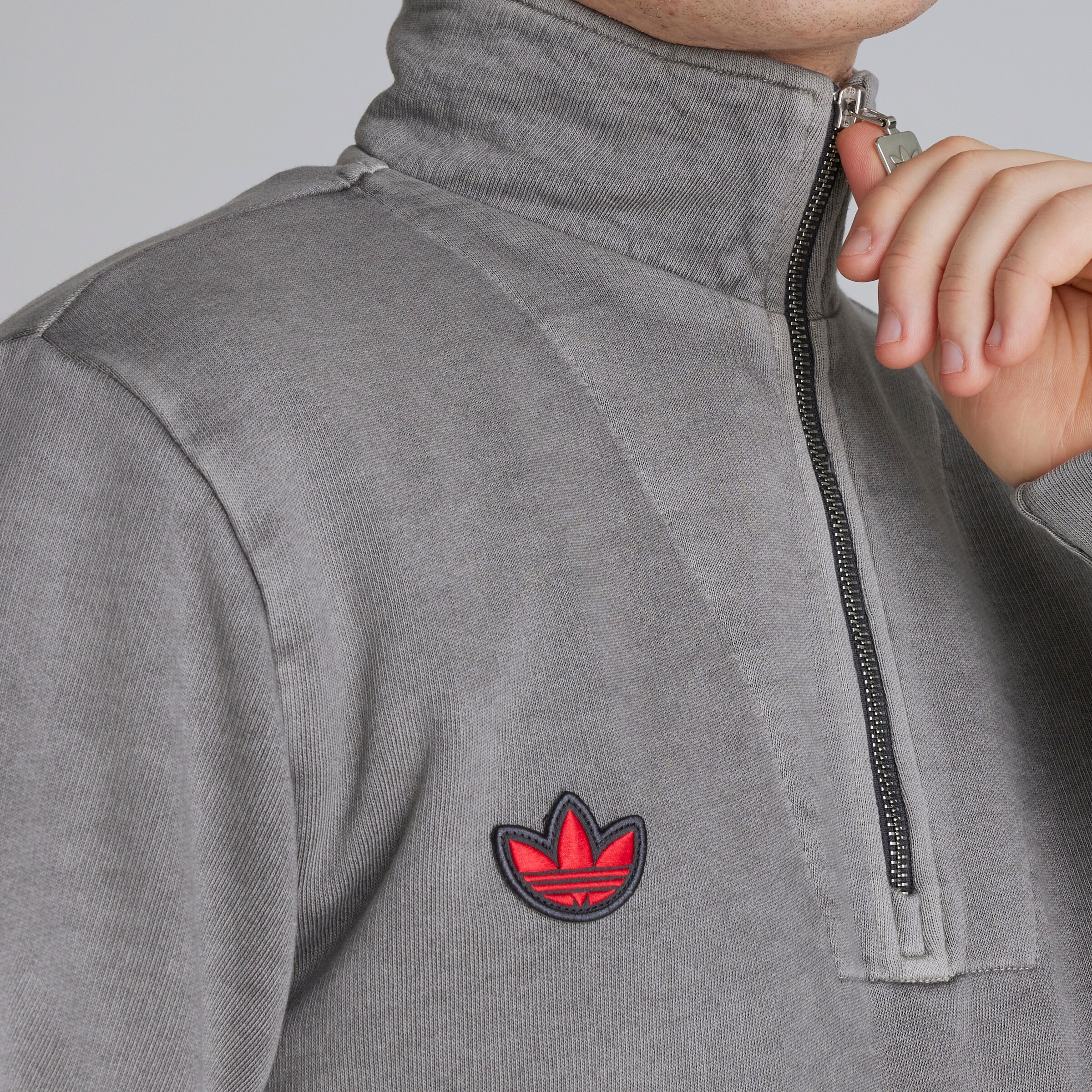 Manchester United x adidas Terrace Icons Quarter Zip Top Washed Black Noir Détail [5-7]