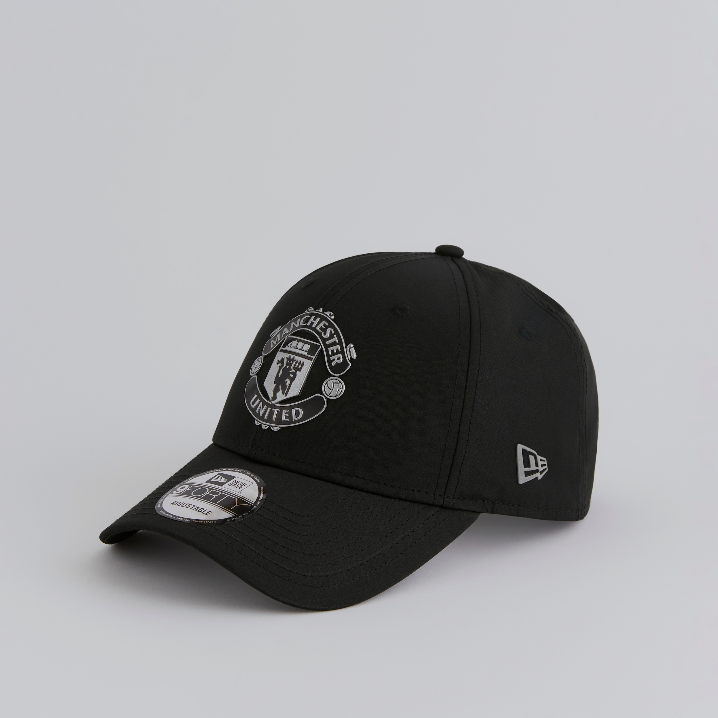Manchester United x New Era Reflective Crest 9Forty Cap Black Black Detail [3-5]