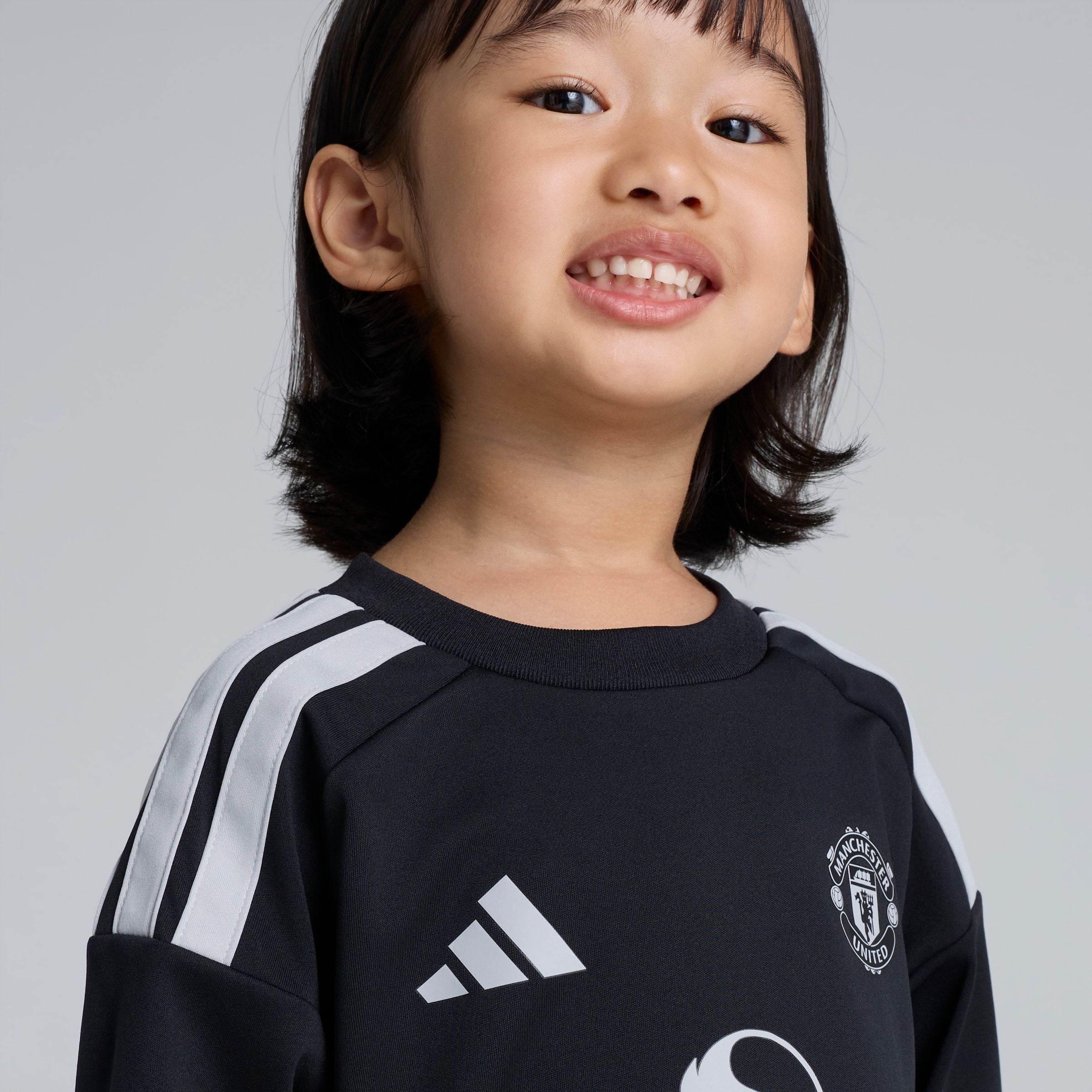 Manchester United Kids 26/27 Home Goalkeeper Mini Kit Black 검정색 세부 사항 [6-7]