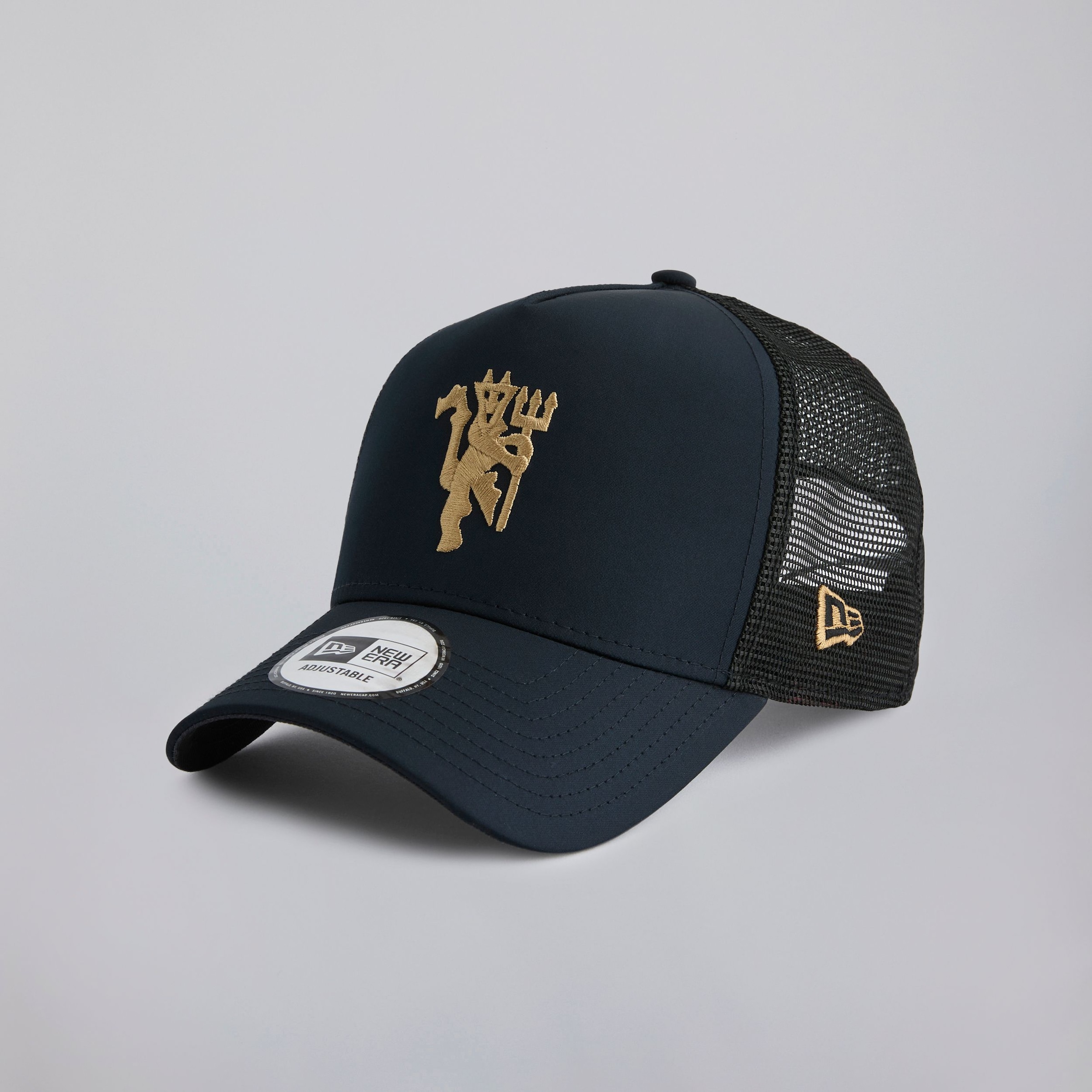 Manchester United x New Era 9Forty Gold Devil Cap Navy Navy blue Detail [3-5]
