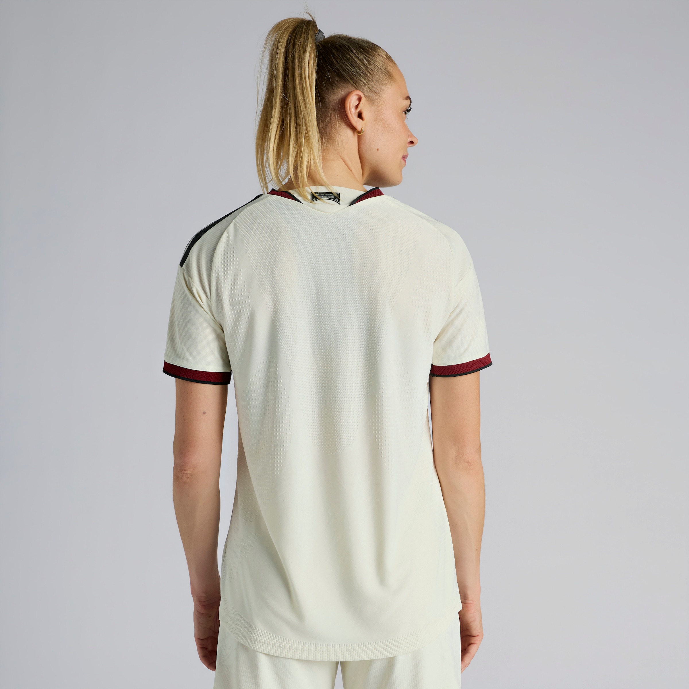 Manchester United Womens 26/27 Third Authentic Jersey Beige Detail [2-6]