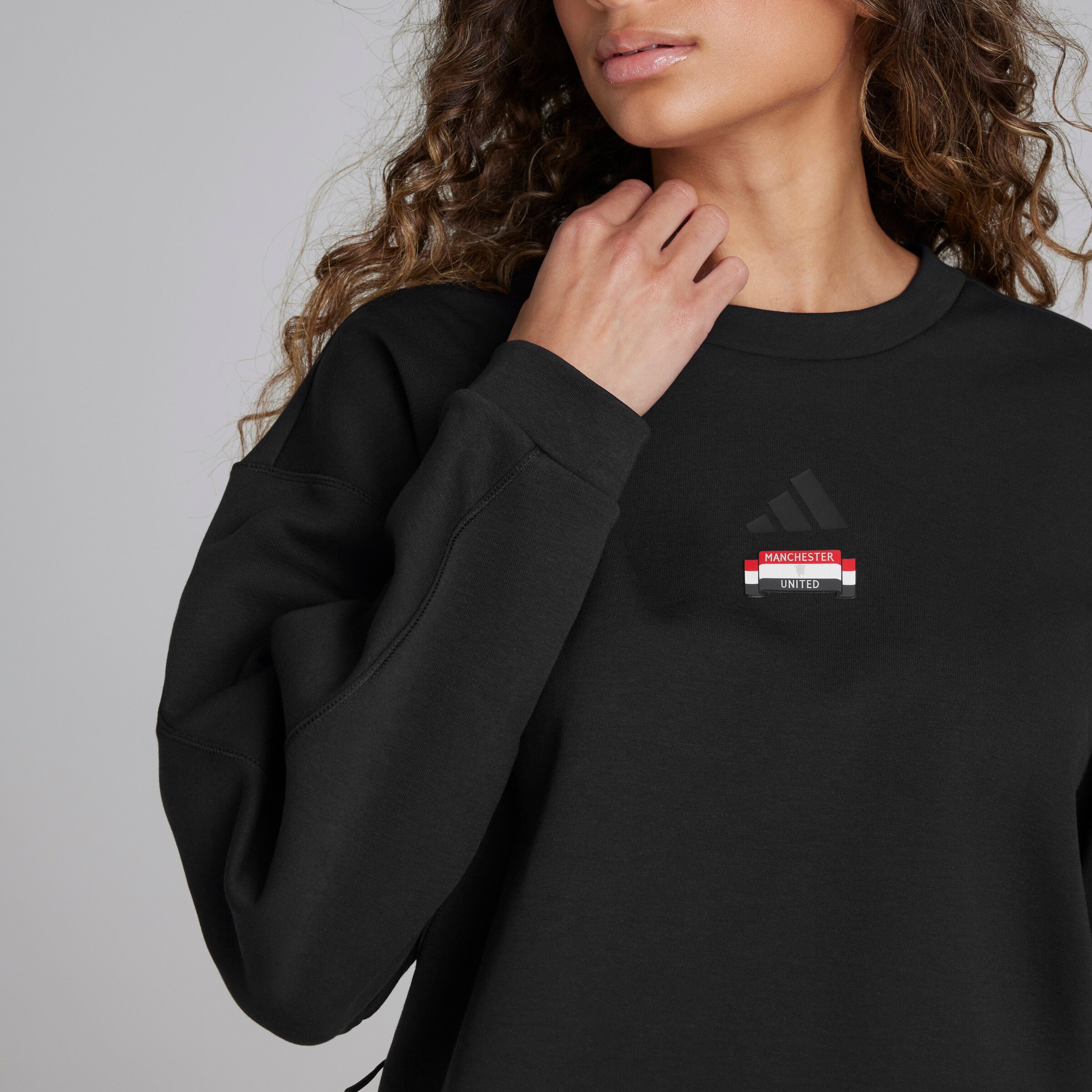 Manchester United x adidas Womens City Escape Doubleknit Sweatshirt Black Black Detail [5-5]