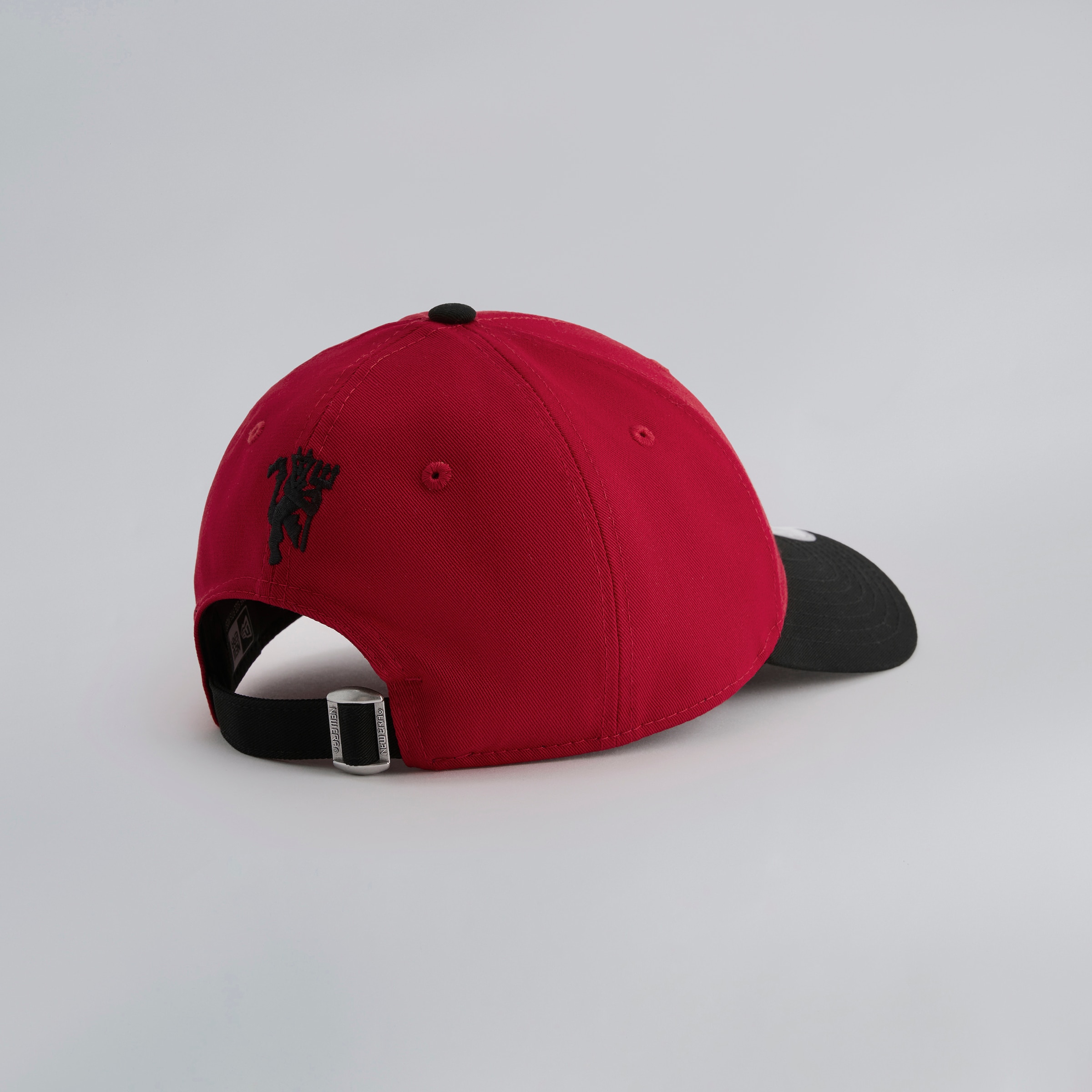 Manchester United x New Era Monogram 9Forty Contrast Cap Red Red Detail [4-5]