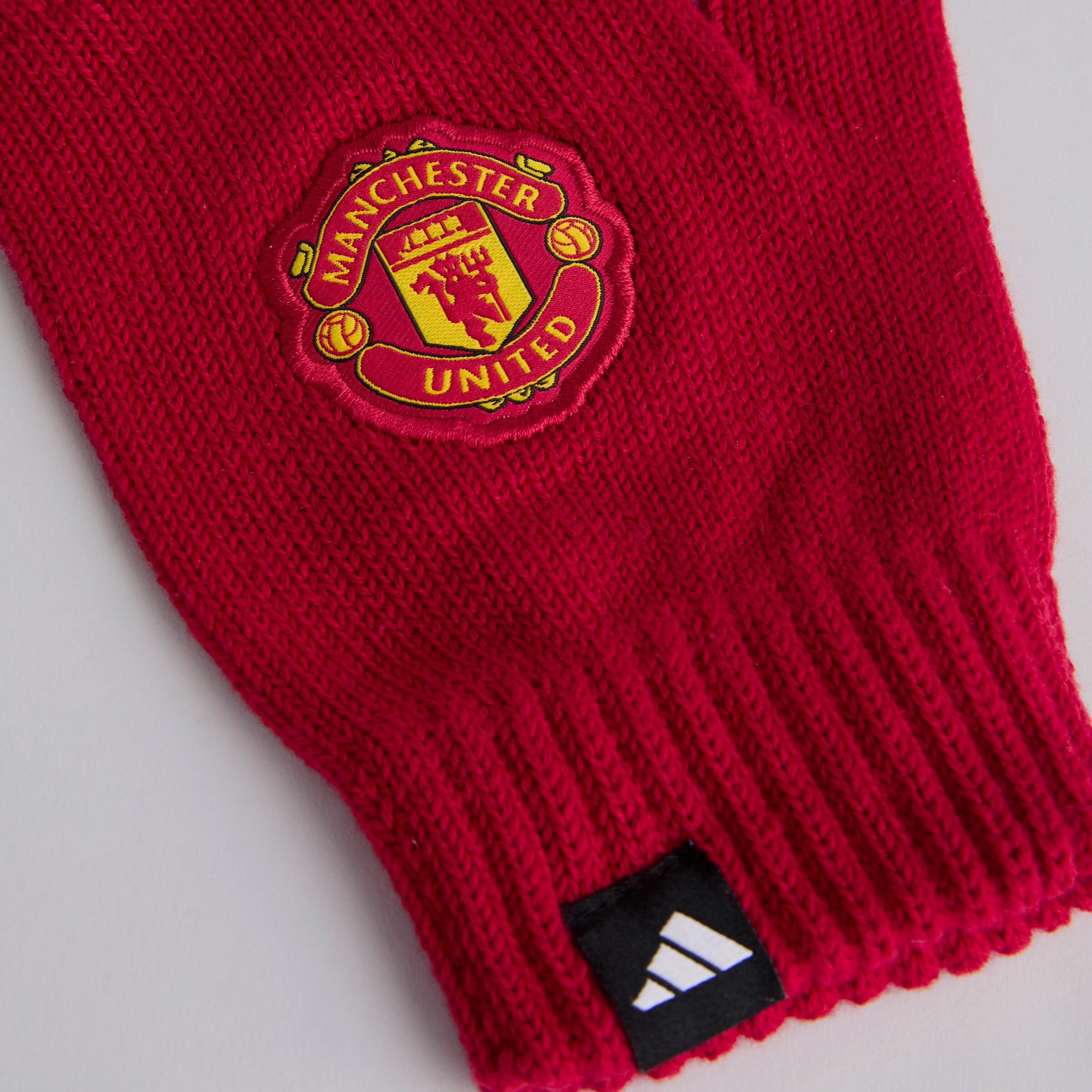 Manchester United x adidas 25/26 Gloves Red Red Detail [3-4]