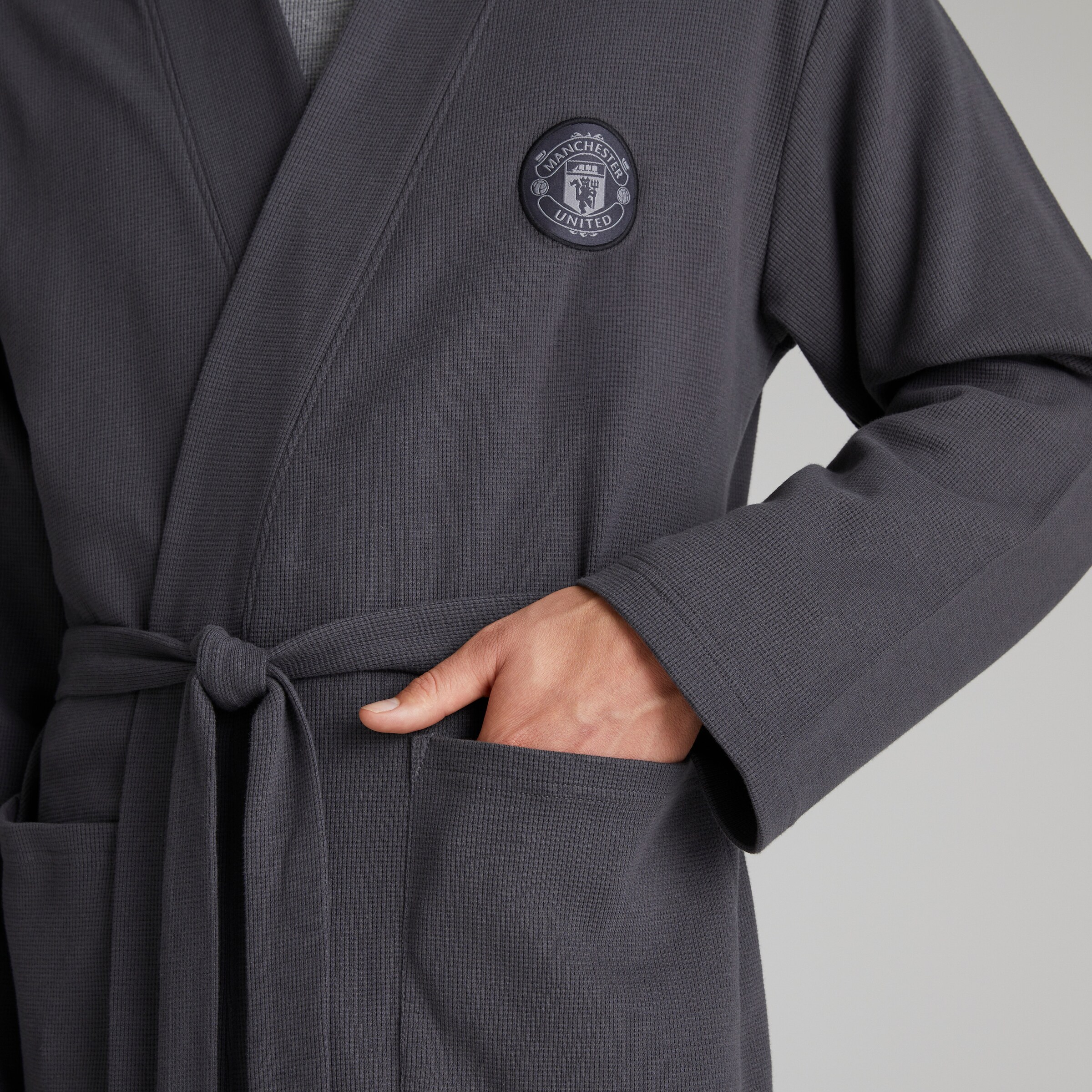 Manchester United Mens Waffle Dressing Gown Grey Detail [4-4]