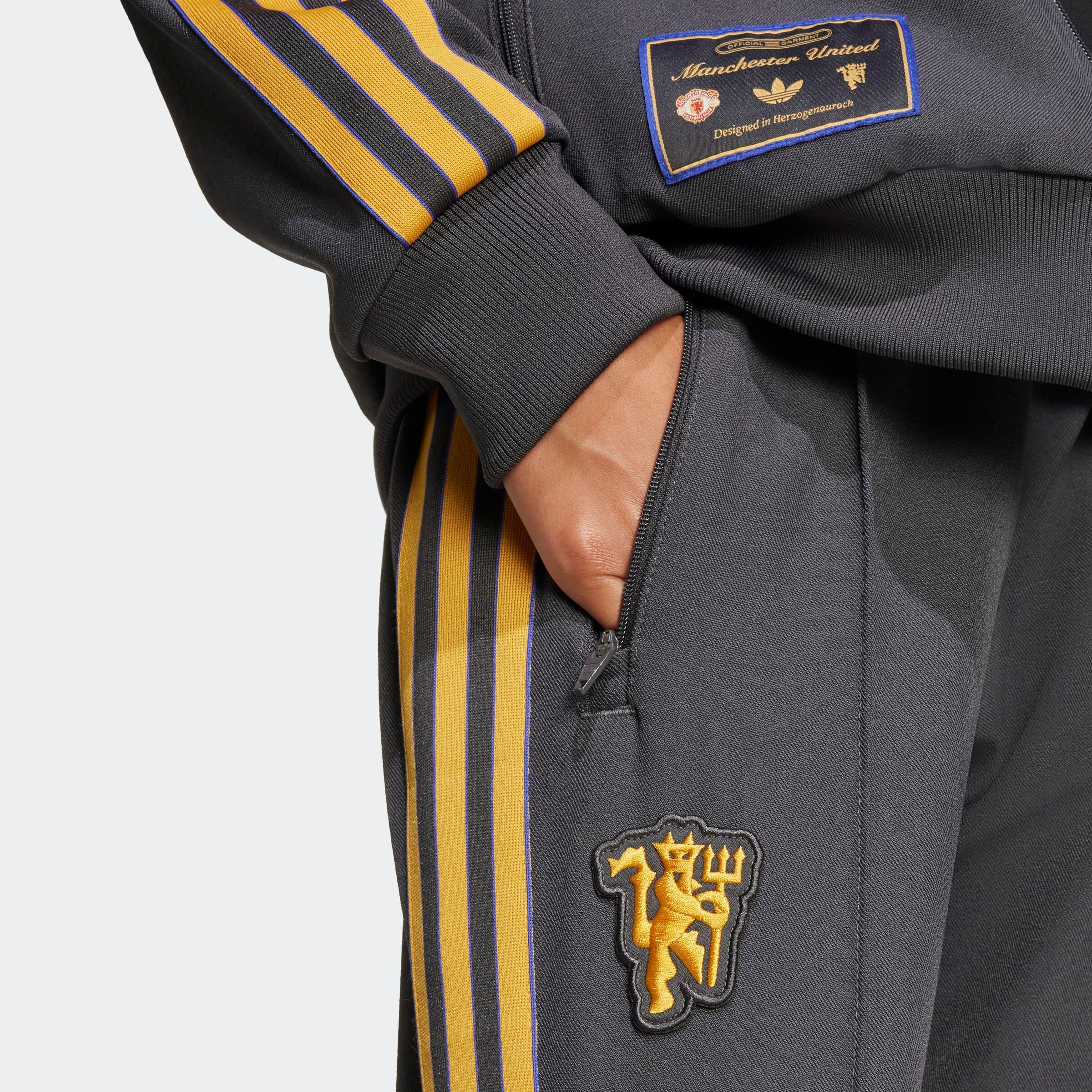 Manchester United Terrace Icons Track Pants Kids Black Detail [4-7]