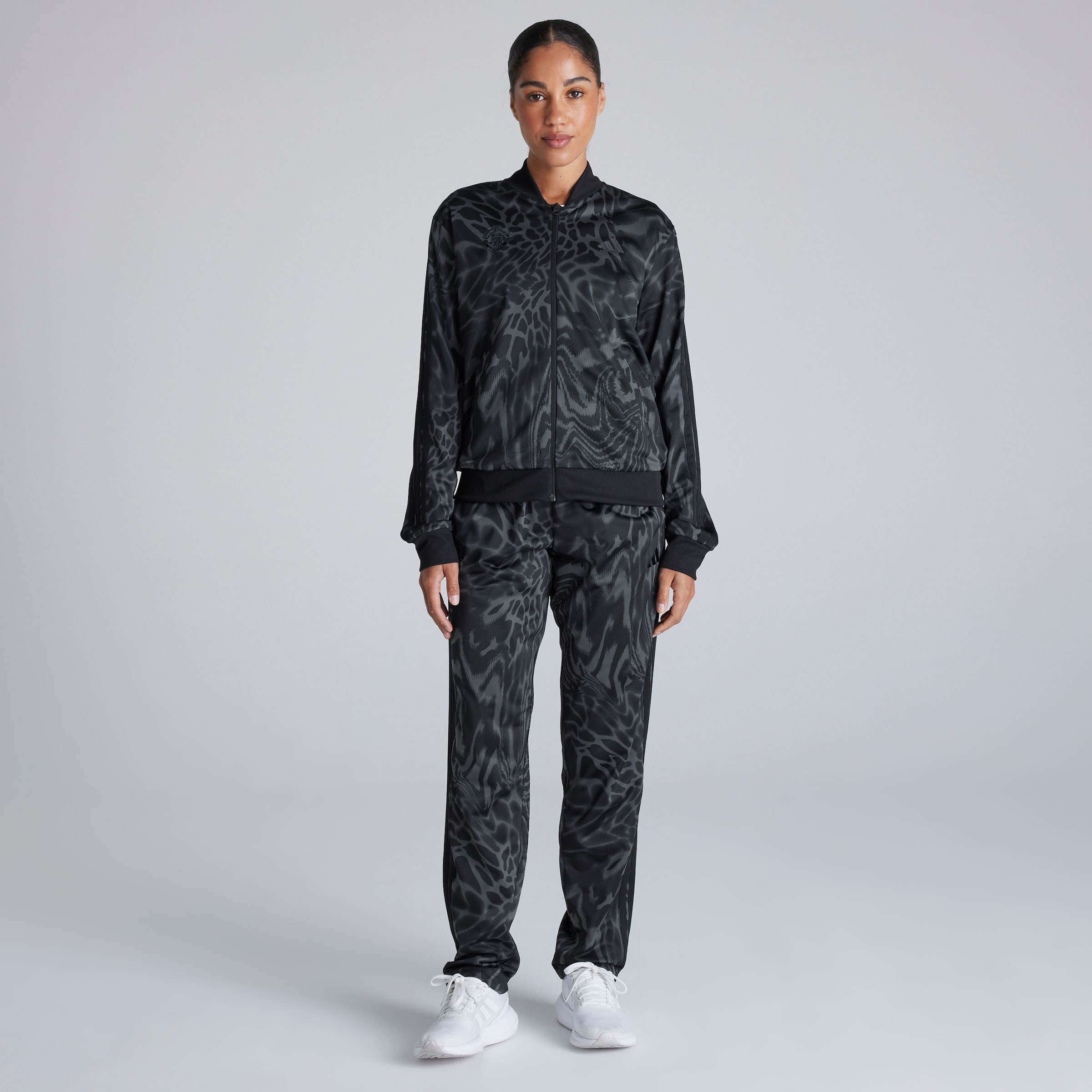Manchester United x adidas Womens Essentials 3-Stripes Tracksuit Black Black Detail [1-6]