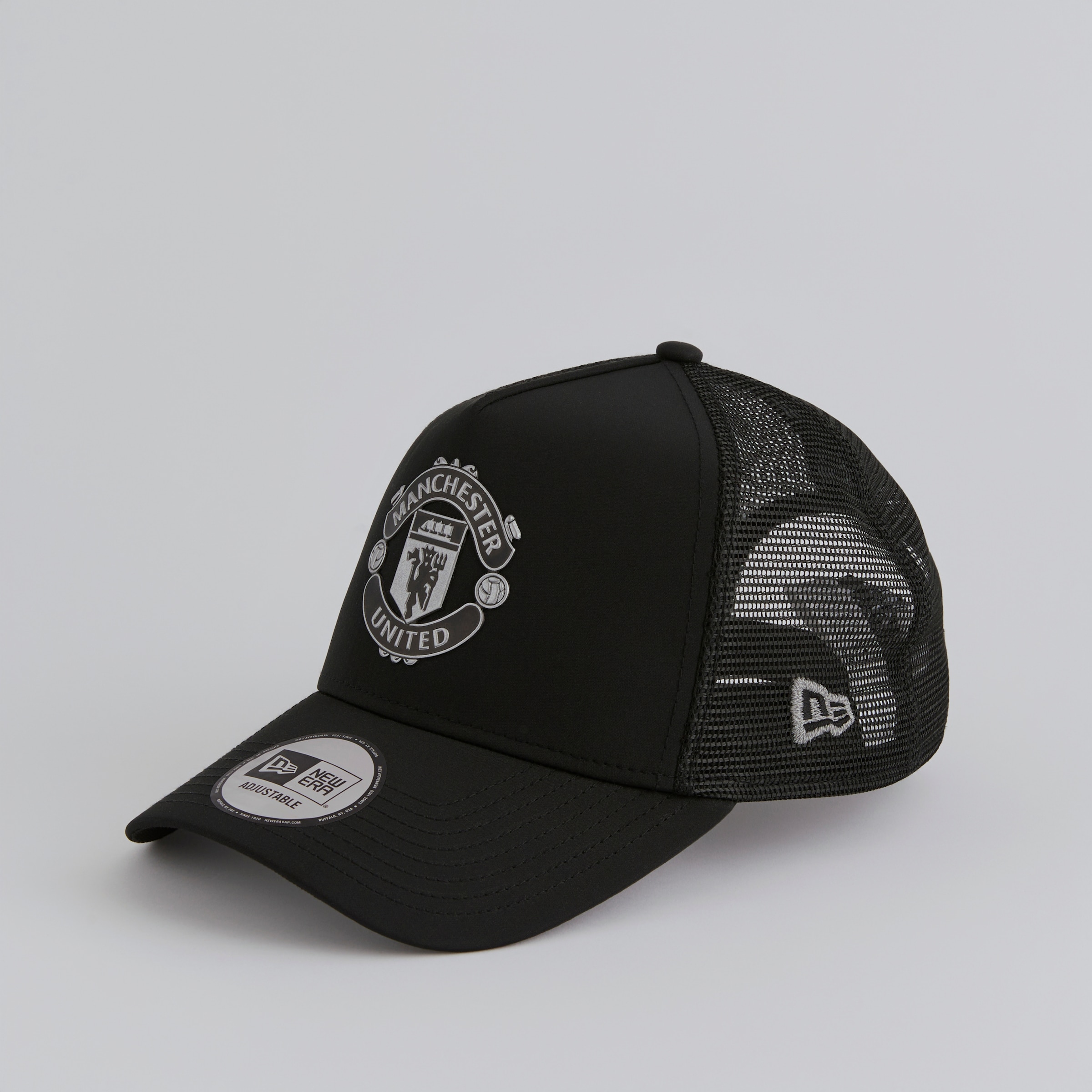 Manchester United x New Era Reflective Crest Trucker Cap Black Black Detail [3-5]