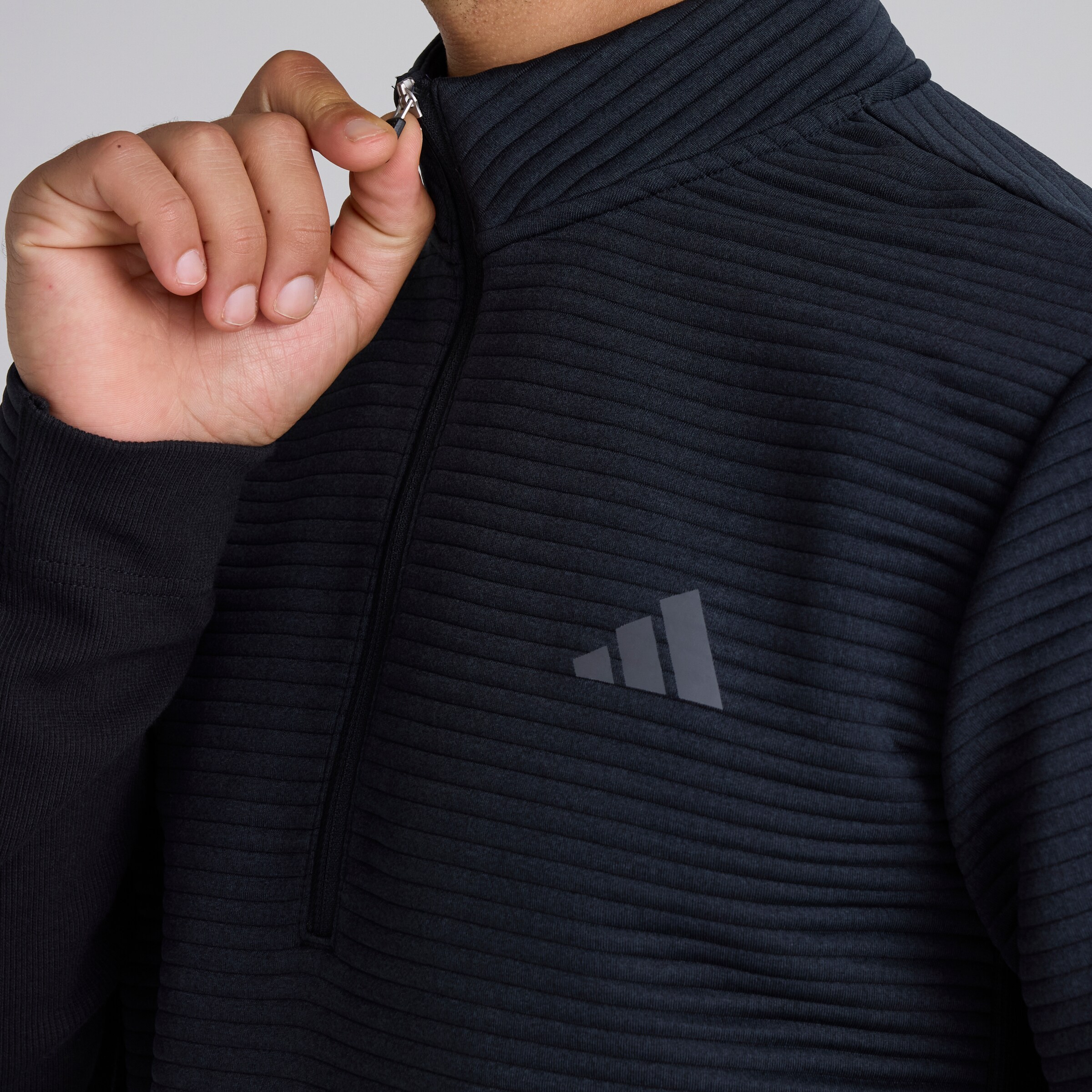 Manchester United x adidas Golf Ultimate365 DWR Textured 1/4-Zip Sweatshirt Black Noir Détail [5-5]