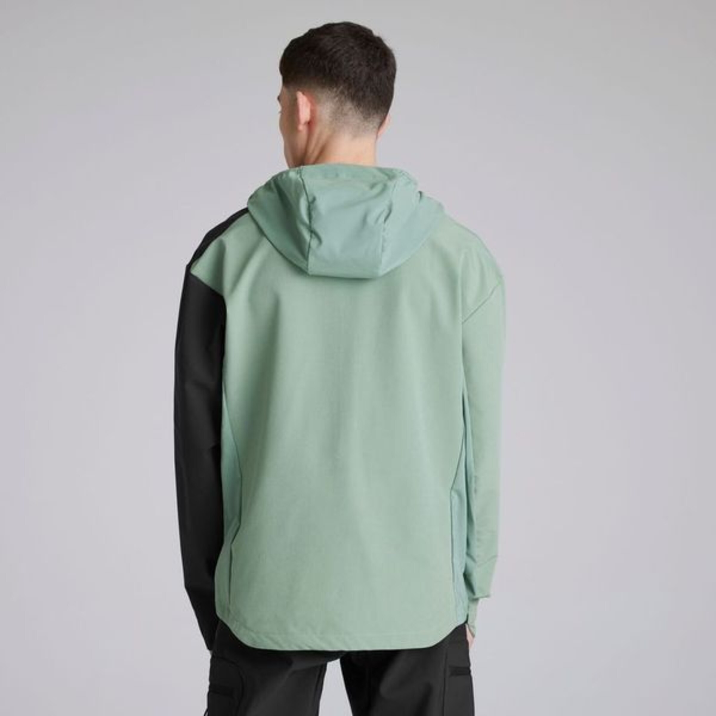 Manchester United x adidas Terrex Multi Softshell Jacket Green Green Detail [2-4]