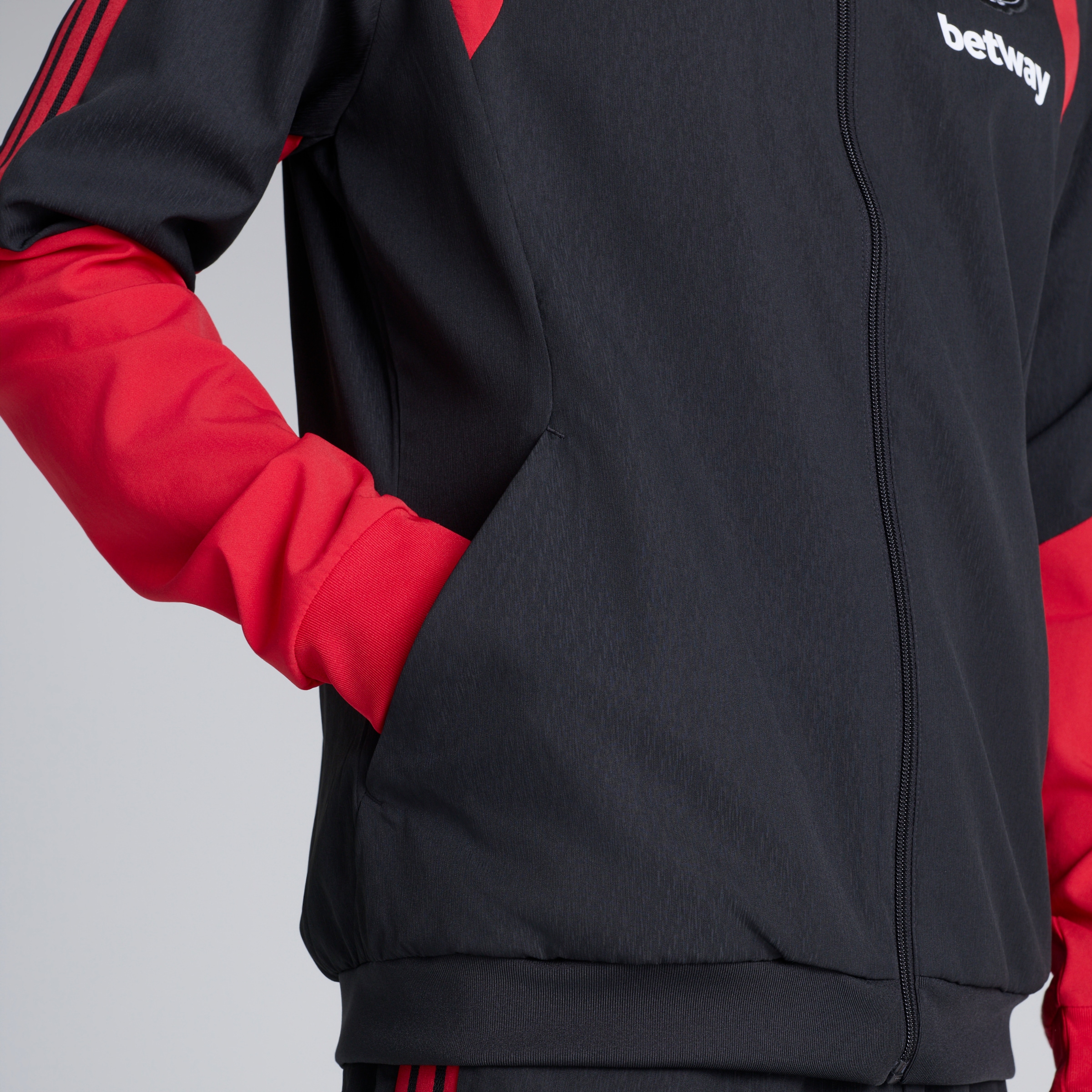 Manchester United 26/27 Training Tiro Presentation Jacket Black (Sponsored) 검정색 세부 사항 [4-5]