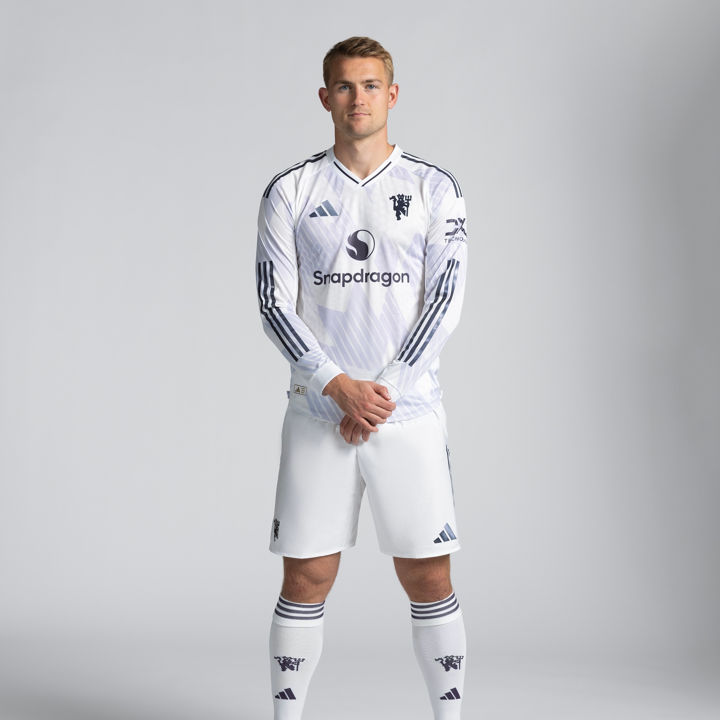 マンチェスター・ユナイテッド DE LIGT ユニフォーム Buy De Ligt | Manchester United Store