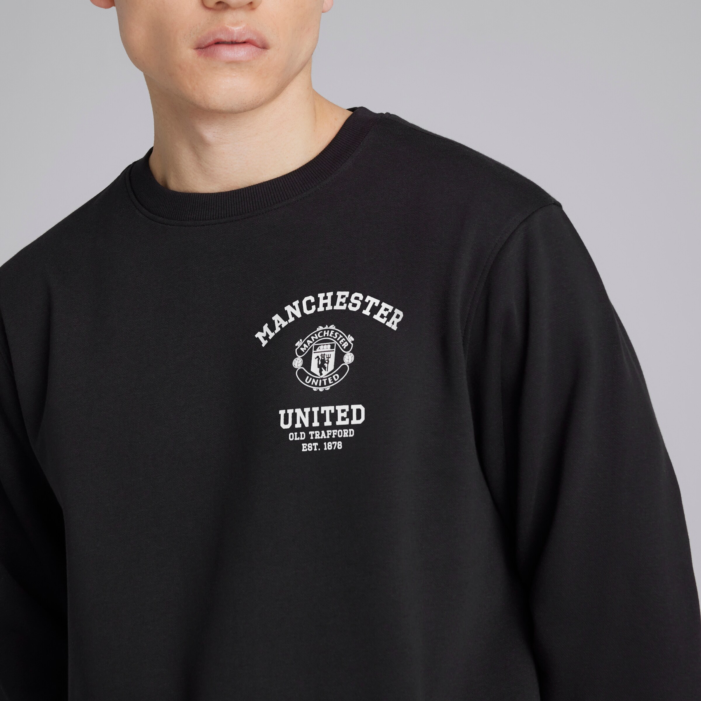 Manchester United Varsity Sweatshirt Black Noir Détail [4-5]