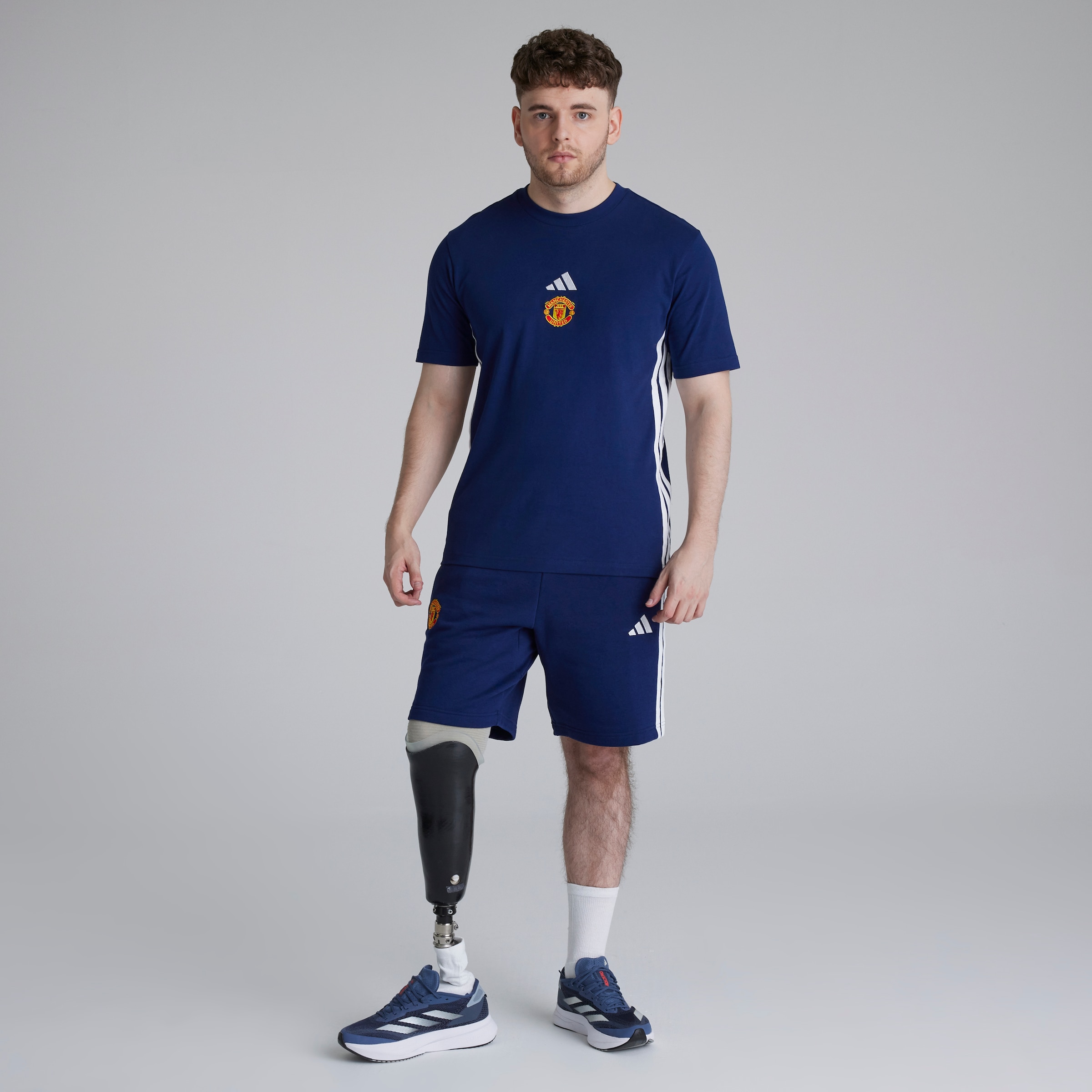 Manchester United x adidas Essentials 3-Stripes Fleece Short Blue Bleu Détail [3-6]