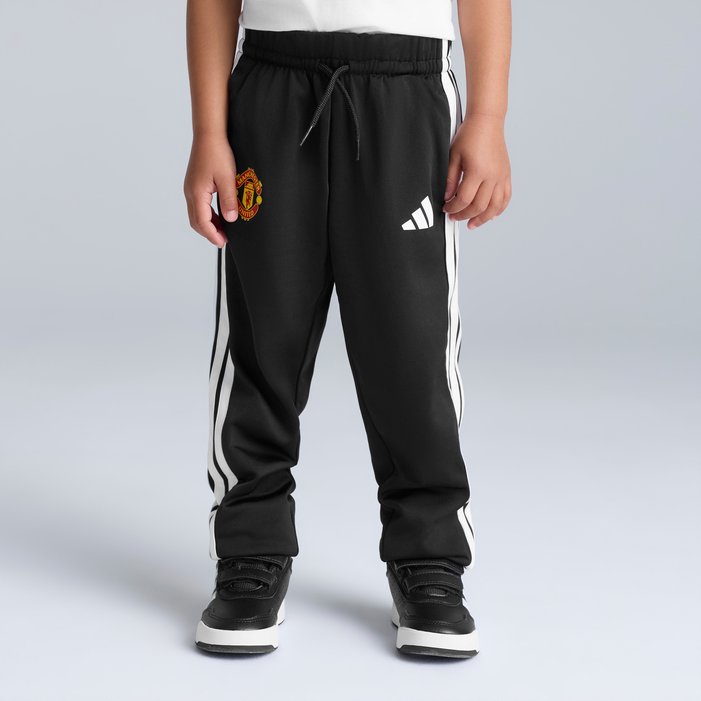 Manchester United x adidas Little Kids Essentials Tiberio 3-Stripes Tricot Tracksuit Black Black Detail [4-6]