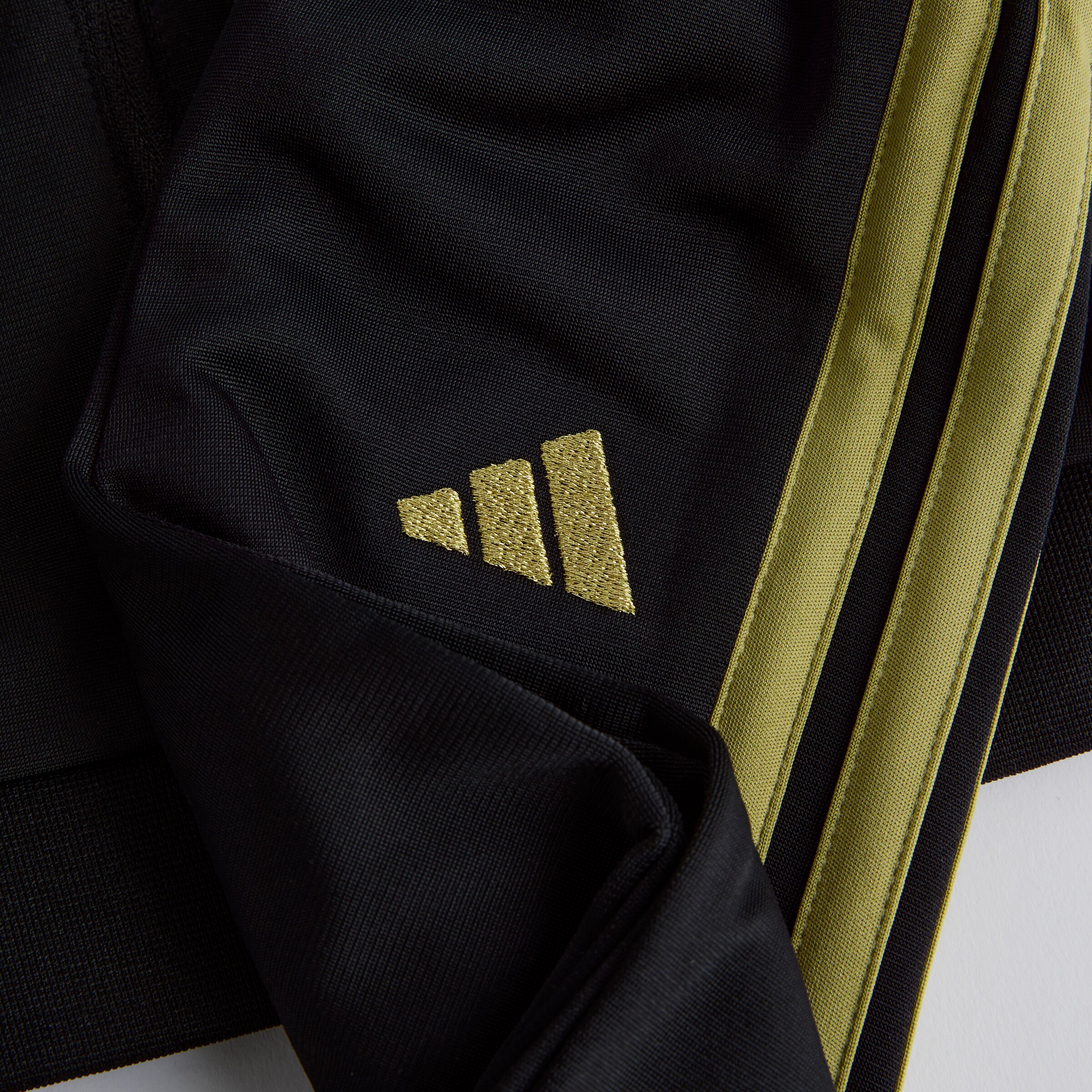 Manchester United x adidas Infant Essentials CLIMACOOL Tracksuit Black/Gold Black Detail [4-4]