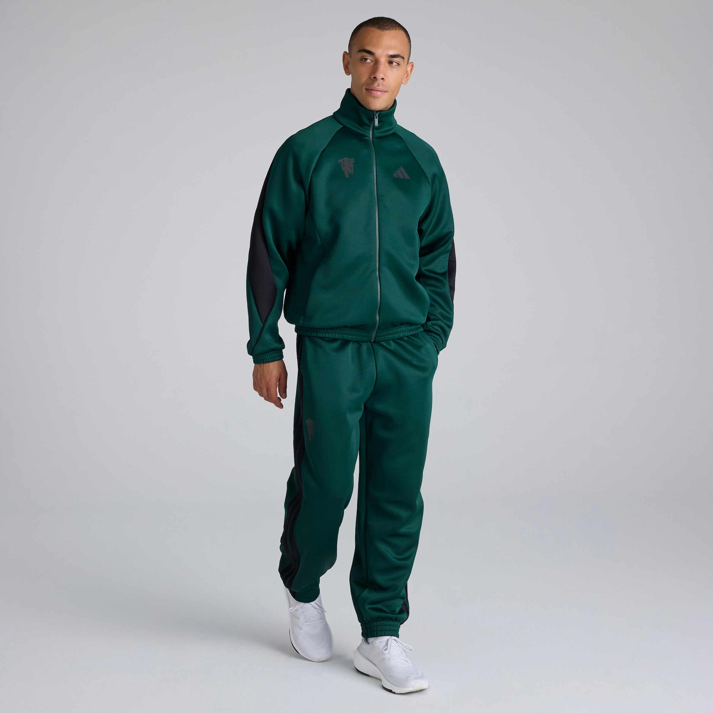 Manchester United x adidas Stadium Track Pants Green Green Detail [3-6]