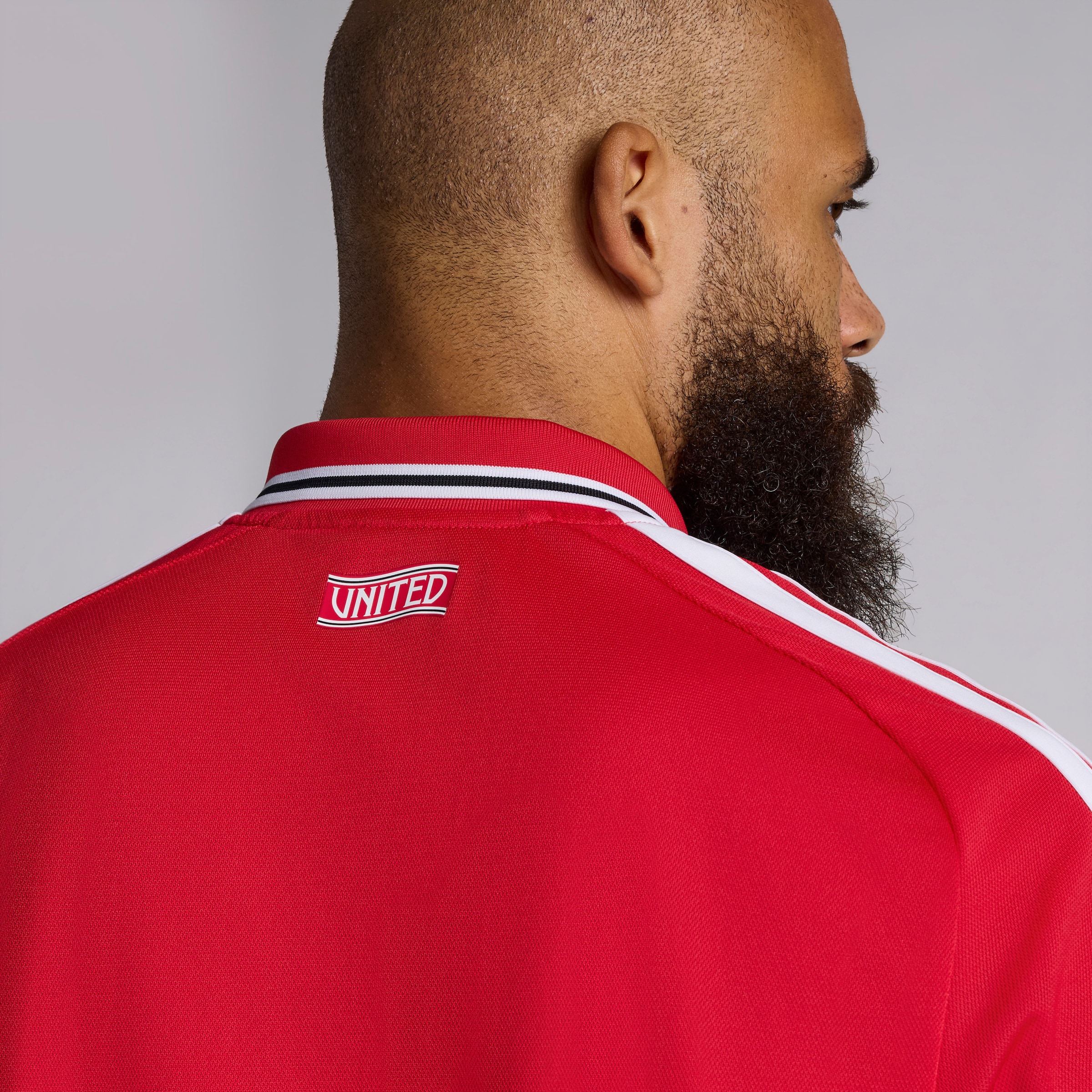 Manchester United 26/27 Home Jersey with Mbeumo 19 EPL Printing & Badge 红色 细节 [5-5]