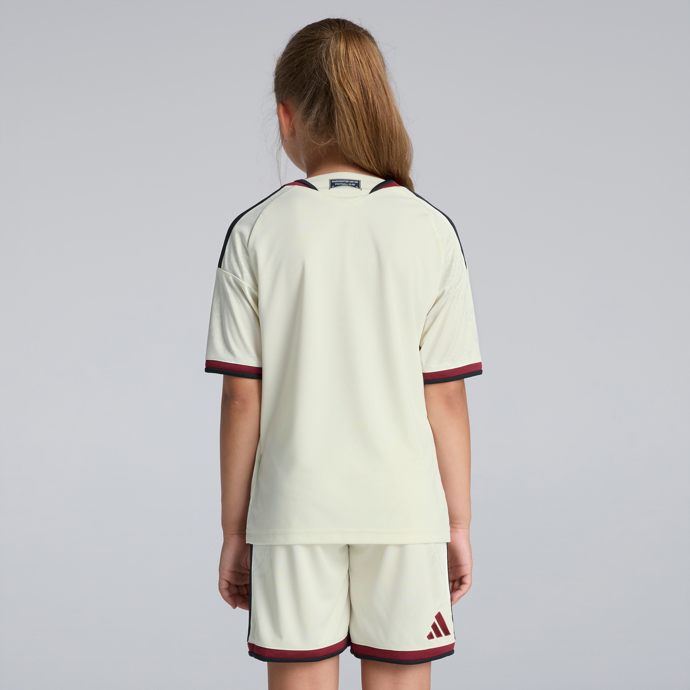 Manchester United Kids 26/27 Third Jersey Beige Detail [2-6]