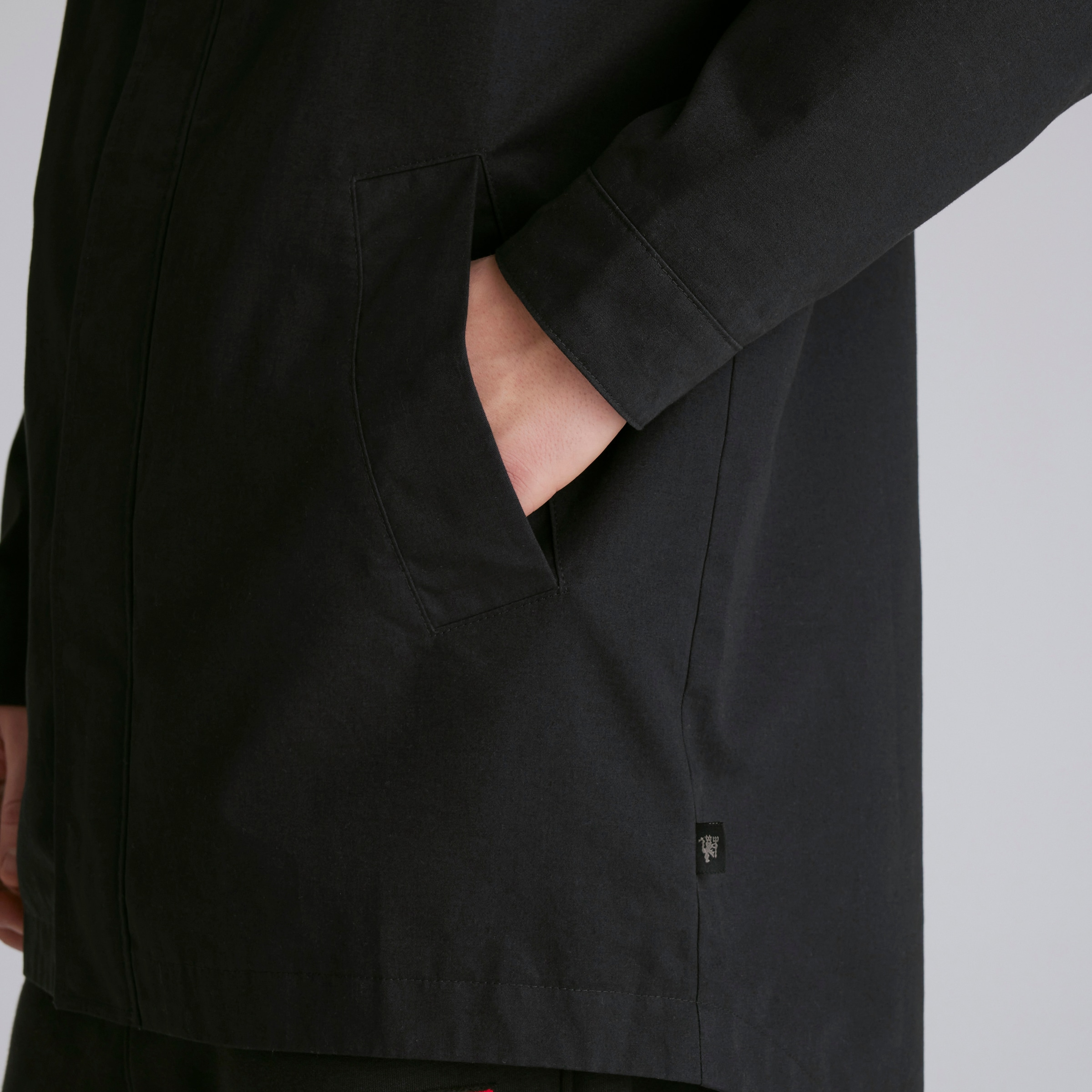 Manchester United Funnel Neck Parka Black Black Detail [4-6]