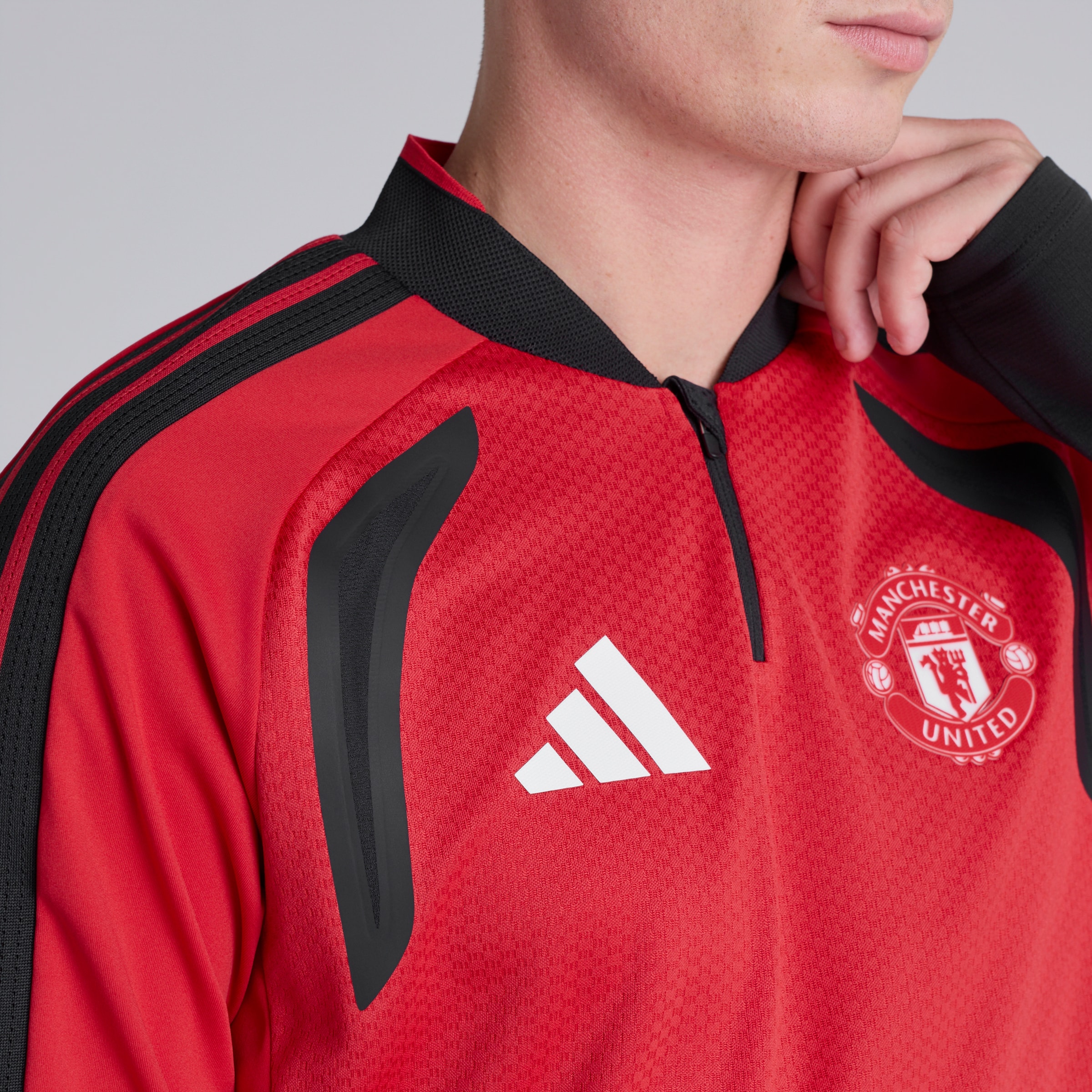 Manchester United 26/27 Training Tiro Authentic Top Red Red Detail [6-6]