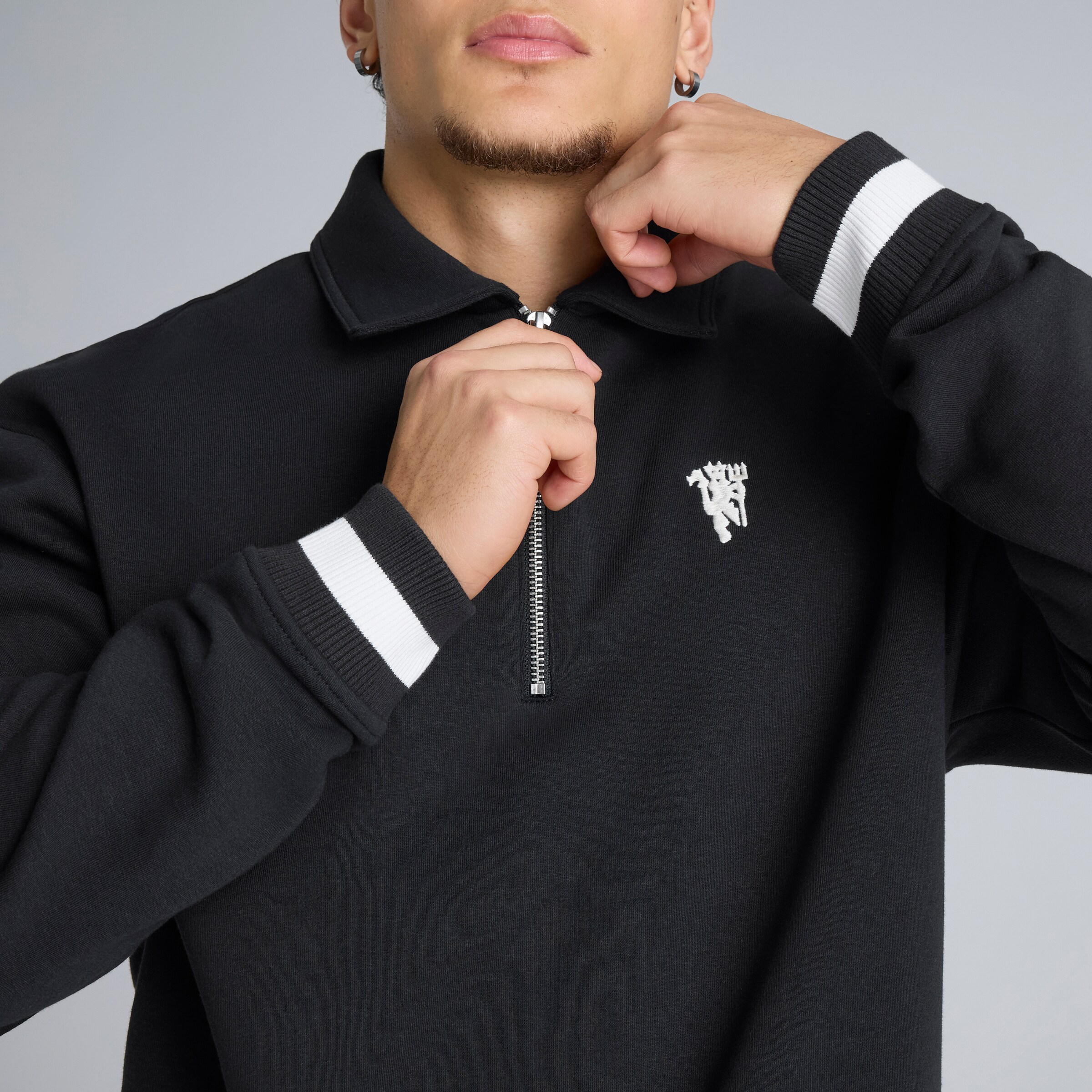 Manchester United Hated Adored Never Ignored Quarter Zip Sweatshirt Black Black Detail [4-6]
