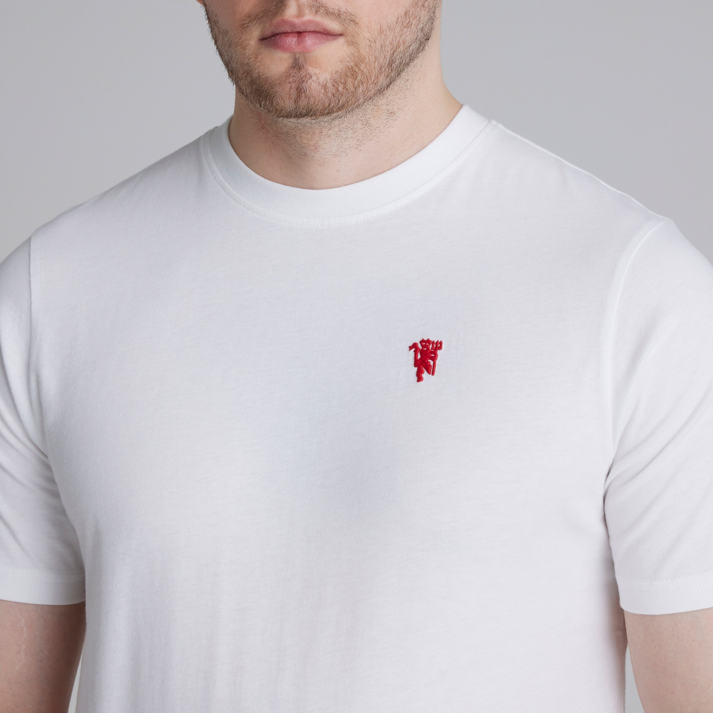 Manchester United Devil Essentials T-Shirt White Blanc Détail [4-4]