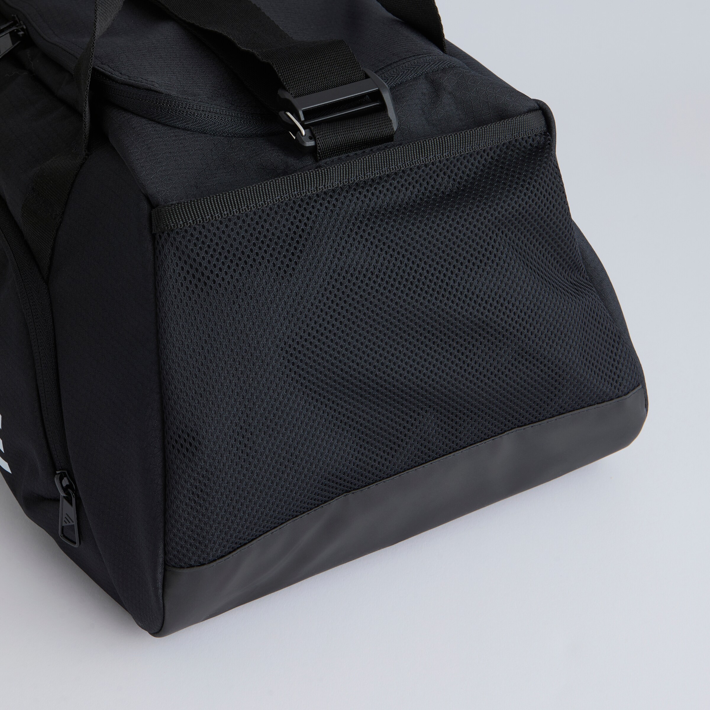 Manchester United x adidas Essentials 3-Stripes Duffel Bag Small Black Noir Détail [4-4]