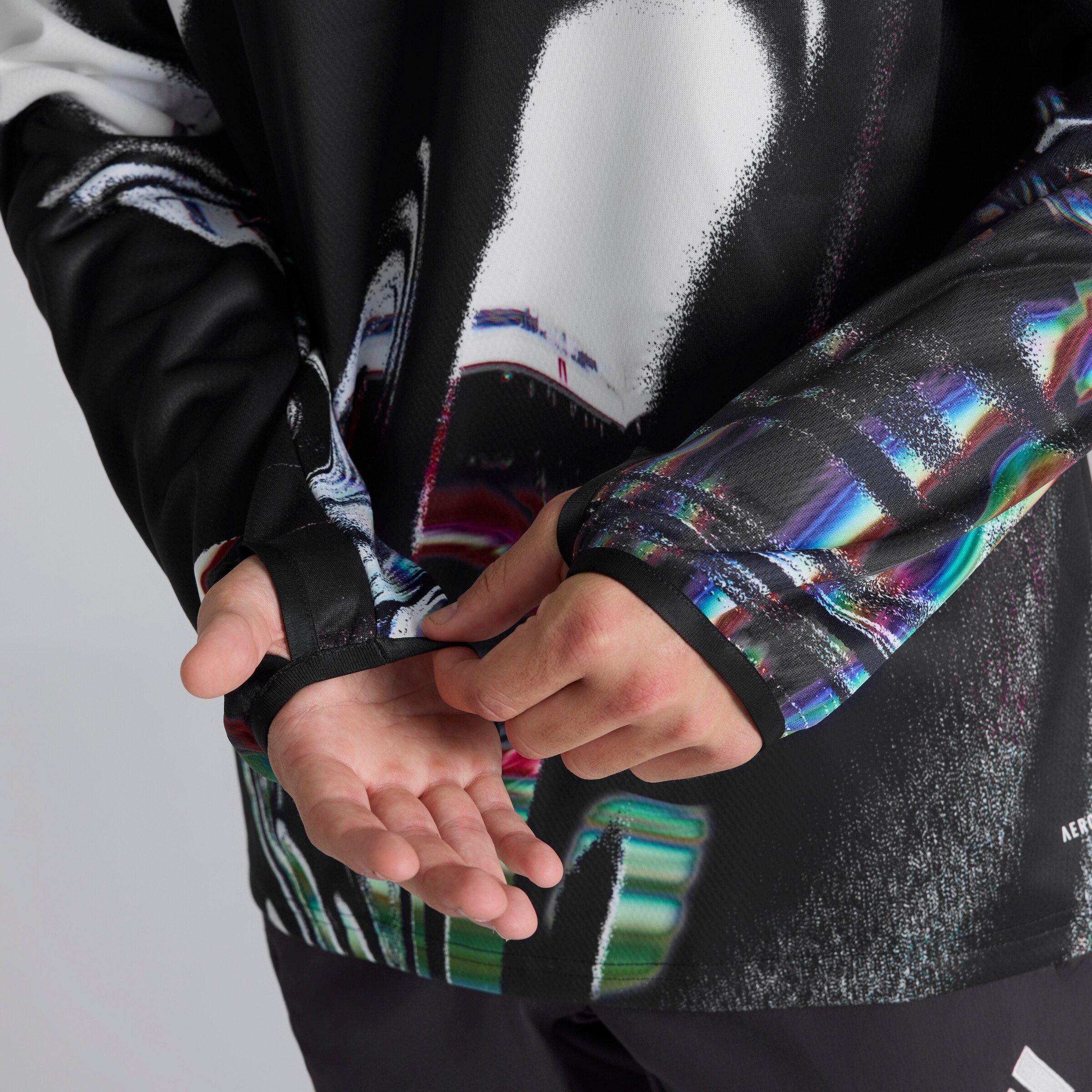 Manchester United 25/26 Pre Match Warm Top Black Detail [6-6]